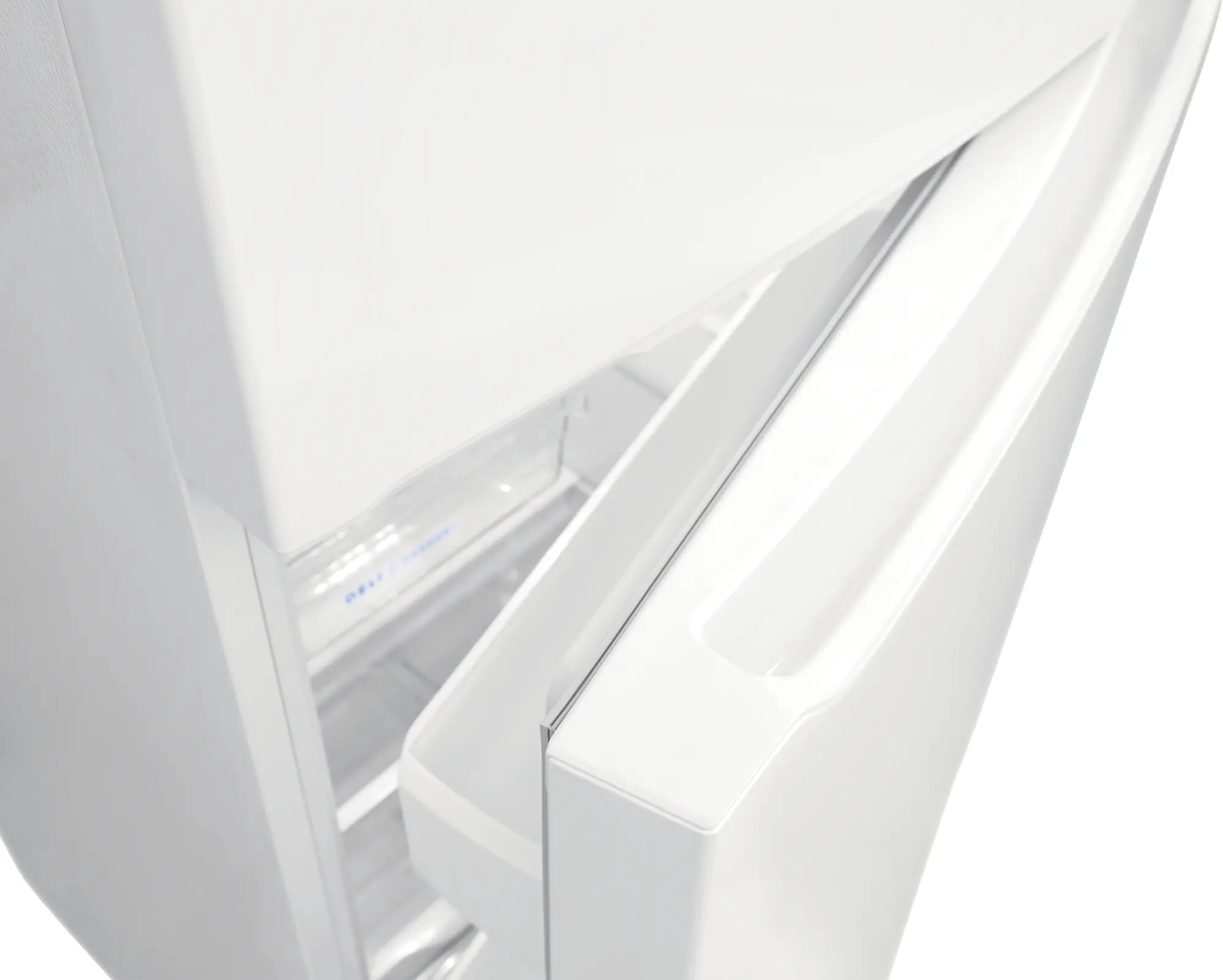 FFTR1835VW Frigidaire 18.3 cu ft Top Freezer Refrigerator - White-8