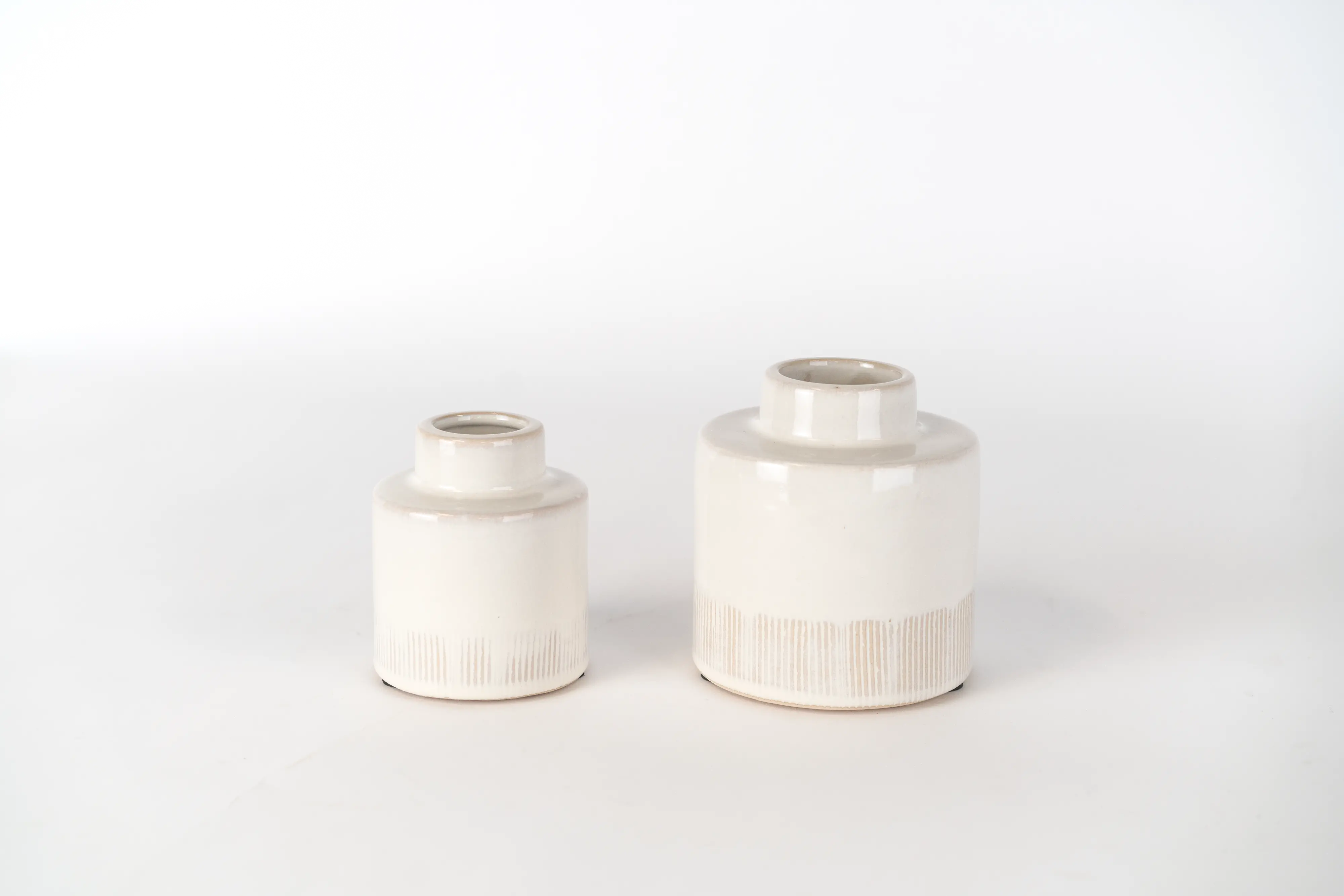 90991096B4 Magnolia Home Furniture 3 Inch Ivory Ceramic Vase-1