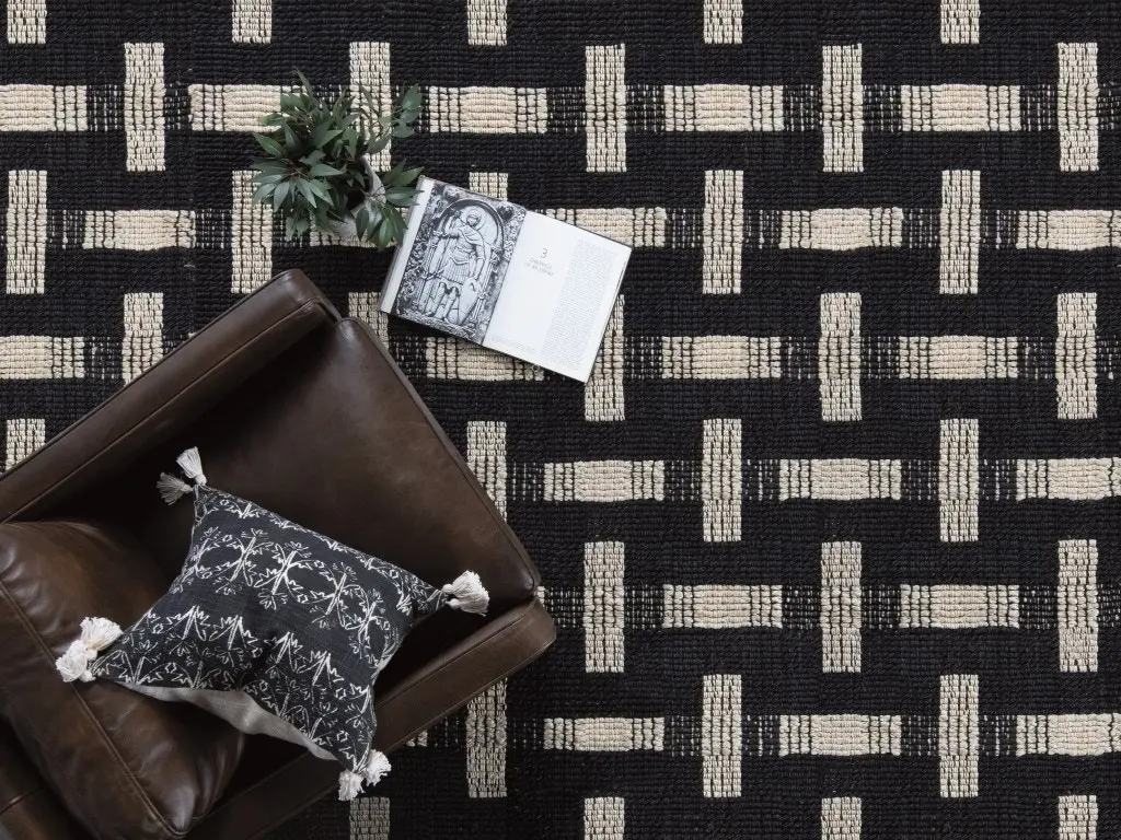 Preston 8 x 10 Black and Ivory Area Rug-4