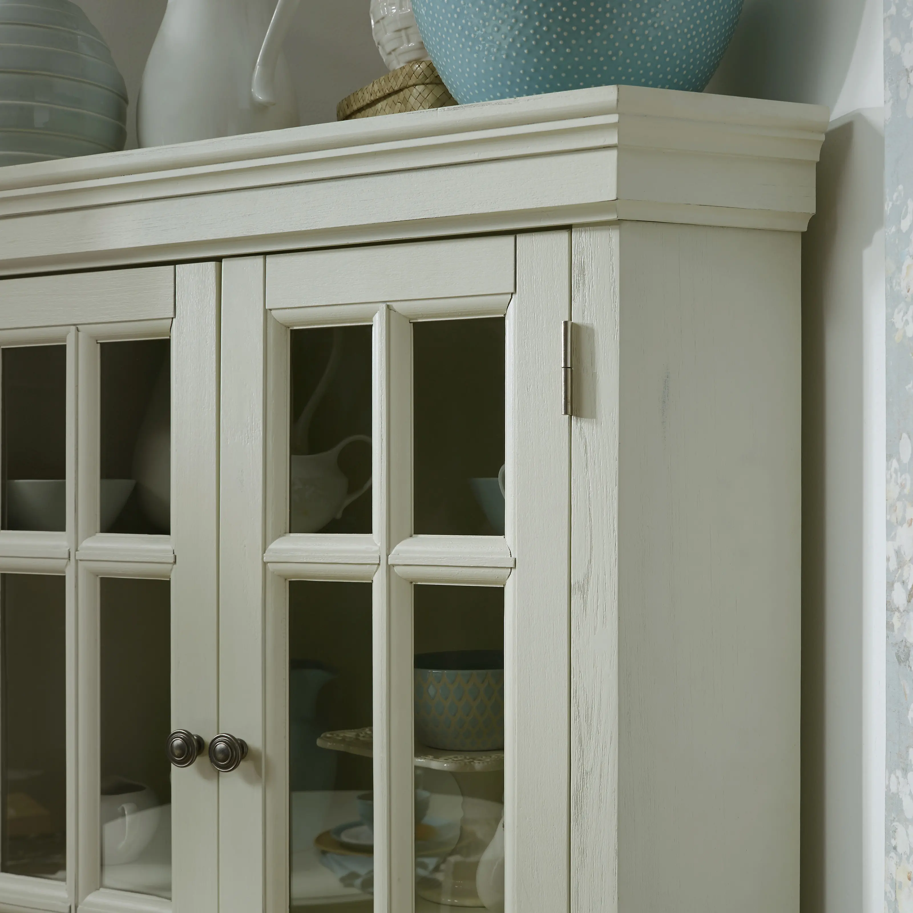 5523-68 Seaside Lodge Off-White Corner China Cabinet-10