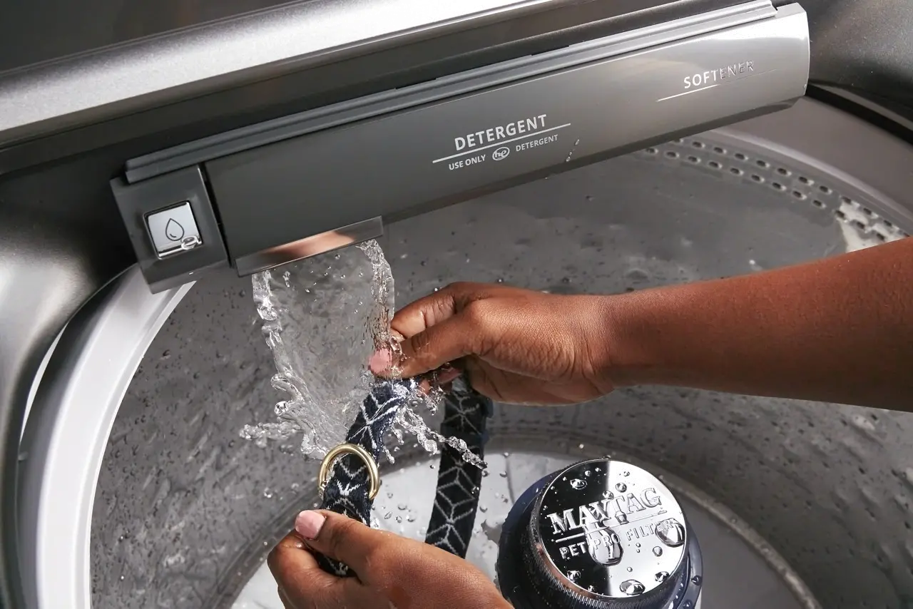 MVW6500MBK Maytag 4.7 cu ft Pet Pro Washer - Black M6500-6