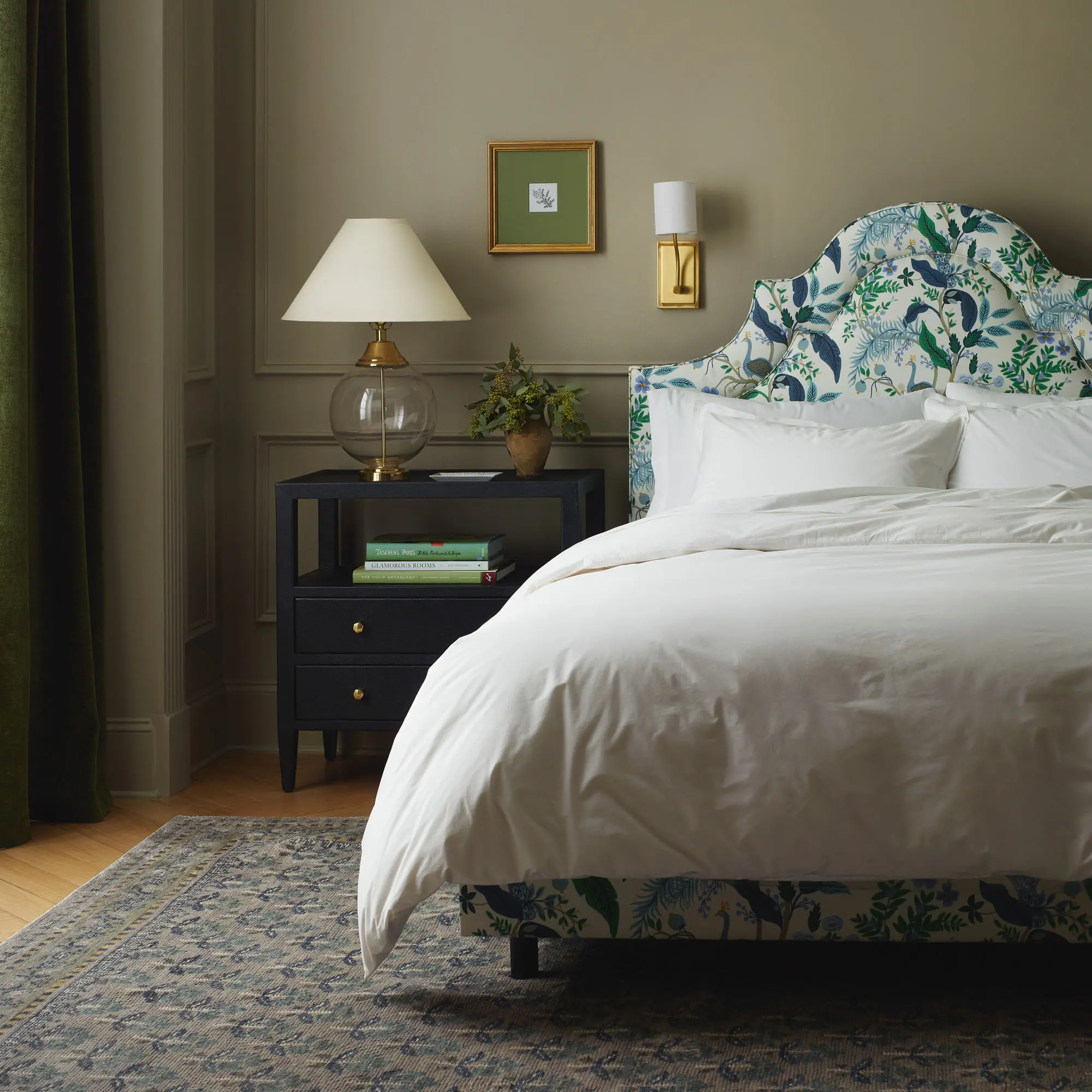182BEDRPCPCBLWHLCB Rifle Paper Co. Marion Blue Peacock Queen Bed-2