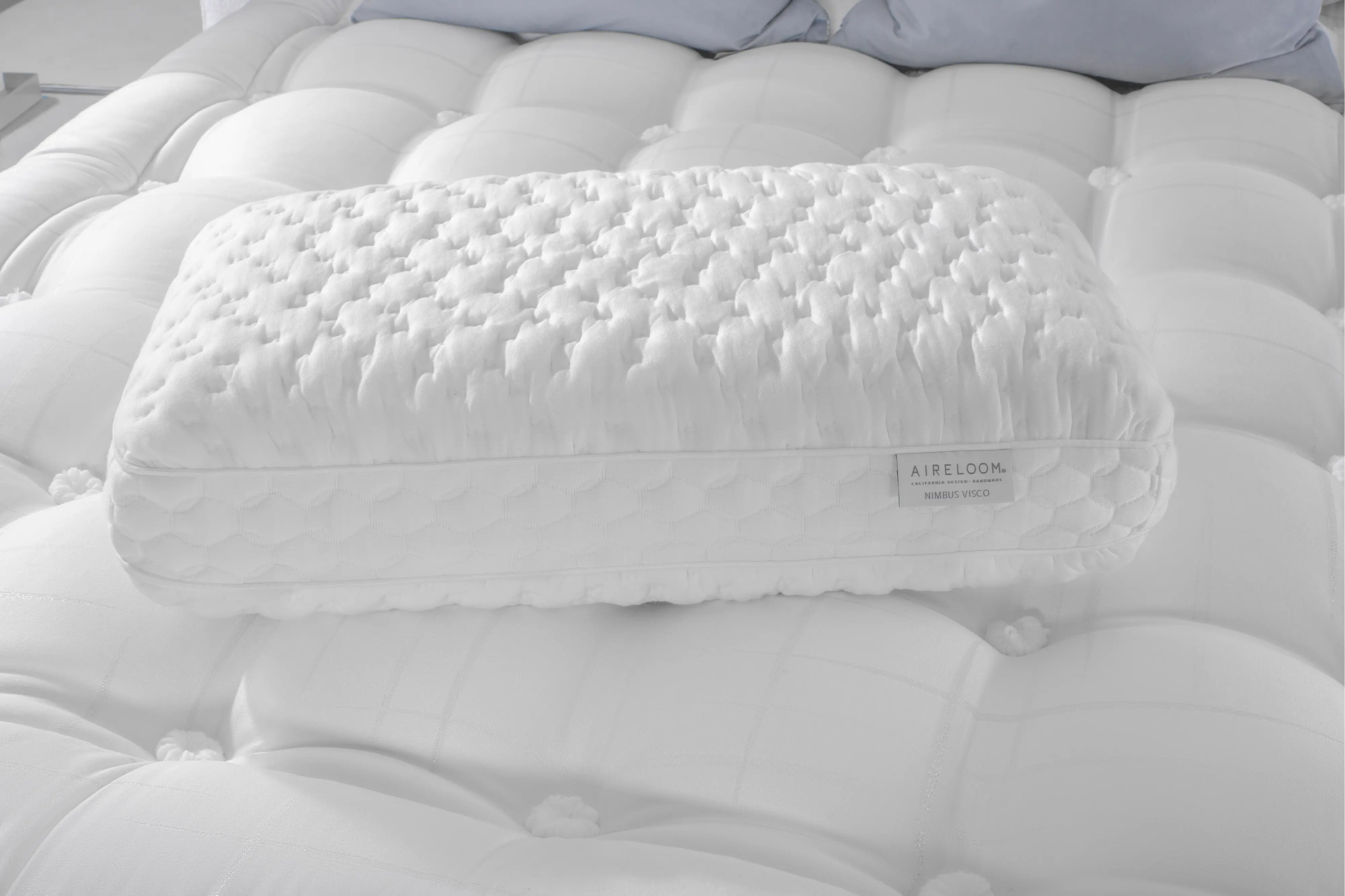 9390857 Aireloom Nimbus Visco Low-Profile King Size Pillow-3