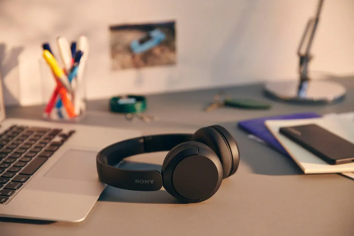 WHCH520/B Sony Wireless On-Ear Headphone with Microphone - Black-2
