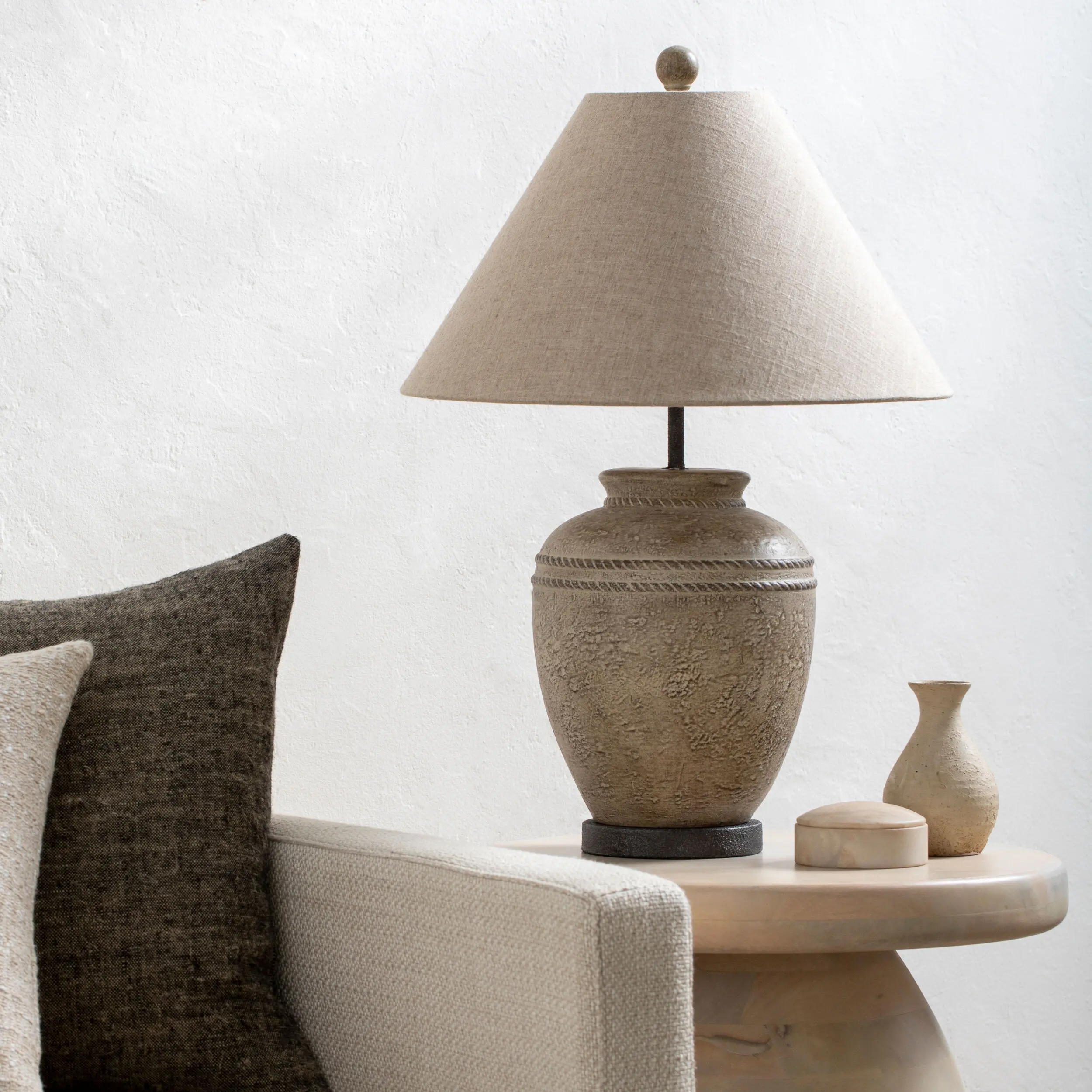 NAN-001 Nantes Traditional Accent Table Lamp-1