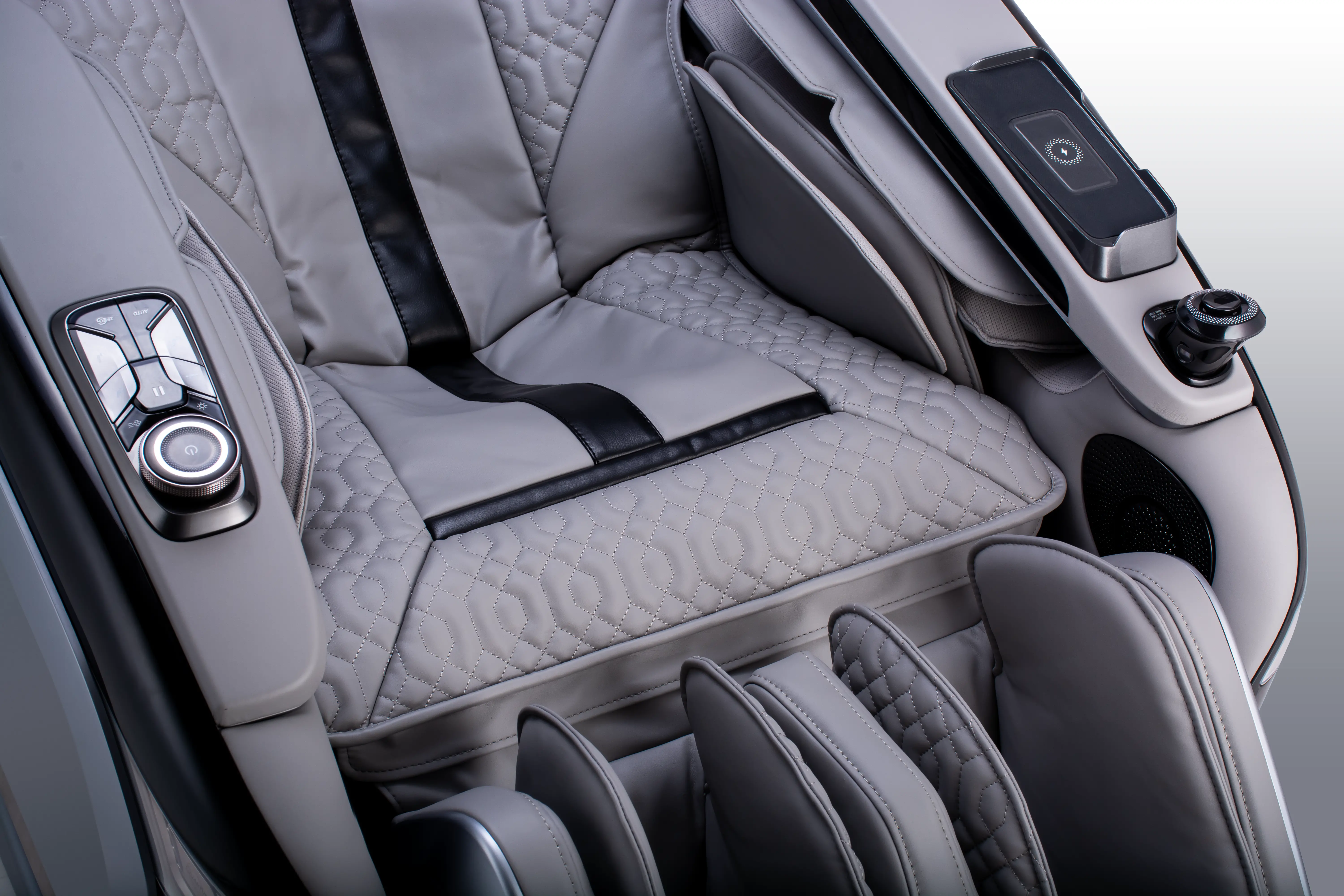 CZ-800 QUANTUM MSG CHR/SLV-BLK Cozzia Quantum CZ-800 Silver & Black Massage Chair-12