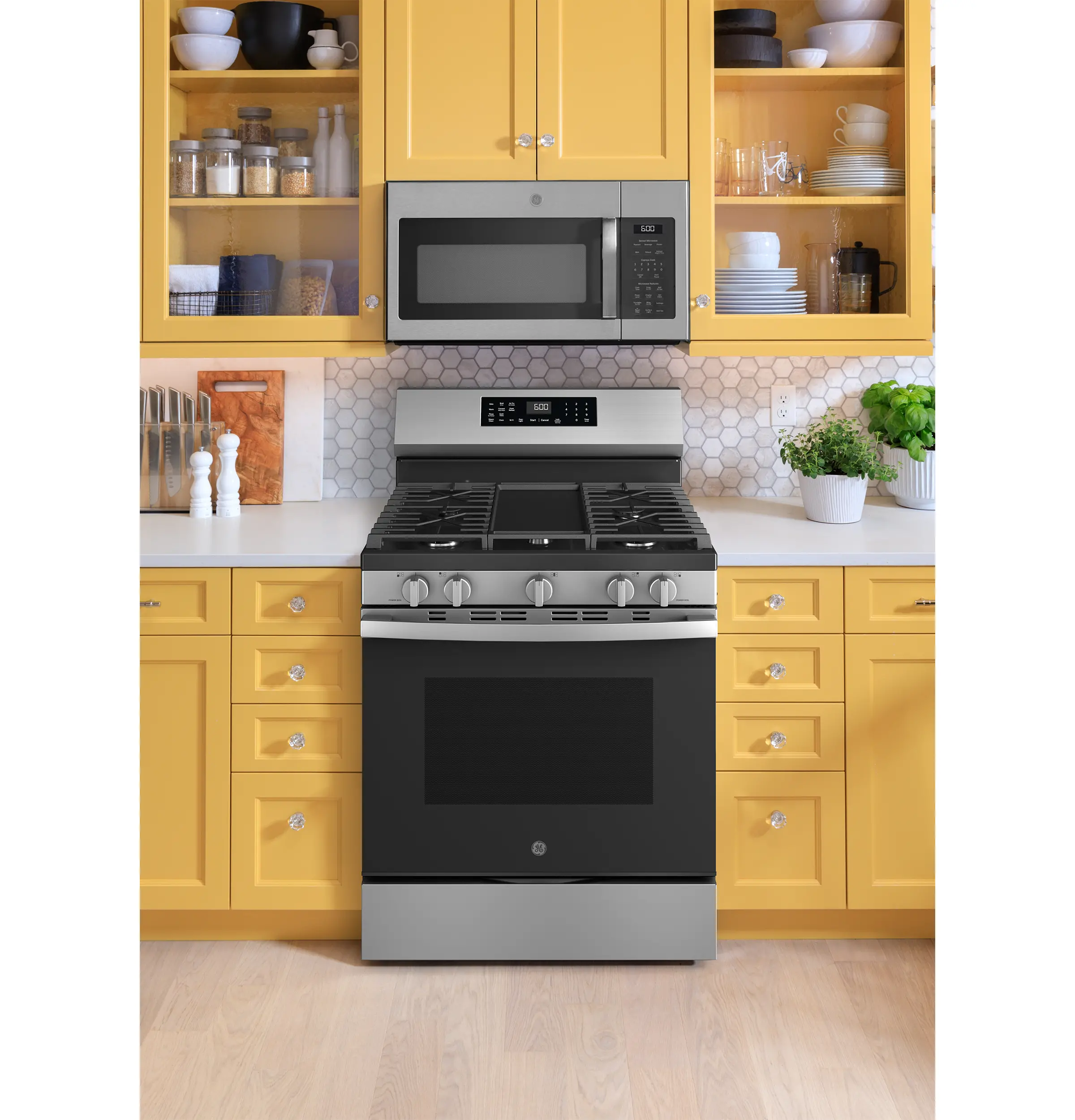 GGF600AVSS GE 5.3 Cu Ft Single Oven Convection Gas Range - Stainless Steel-2
