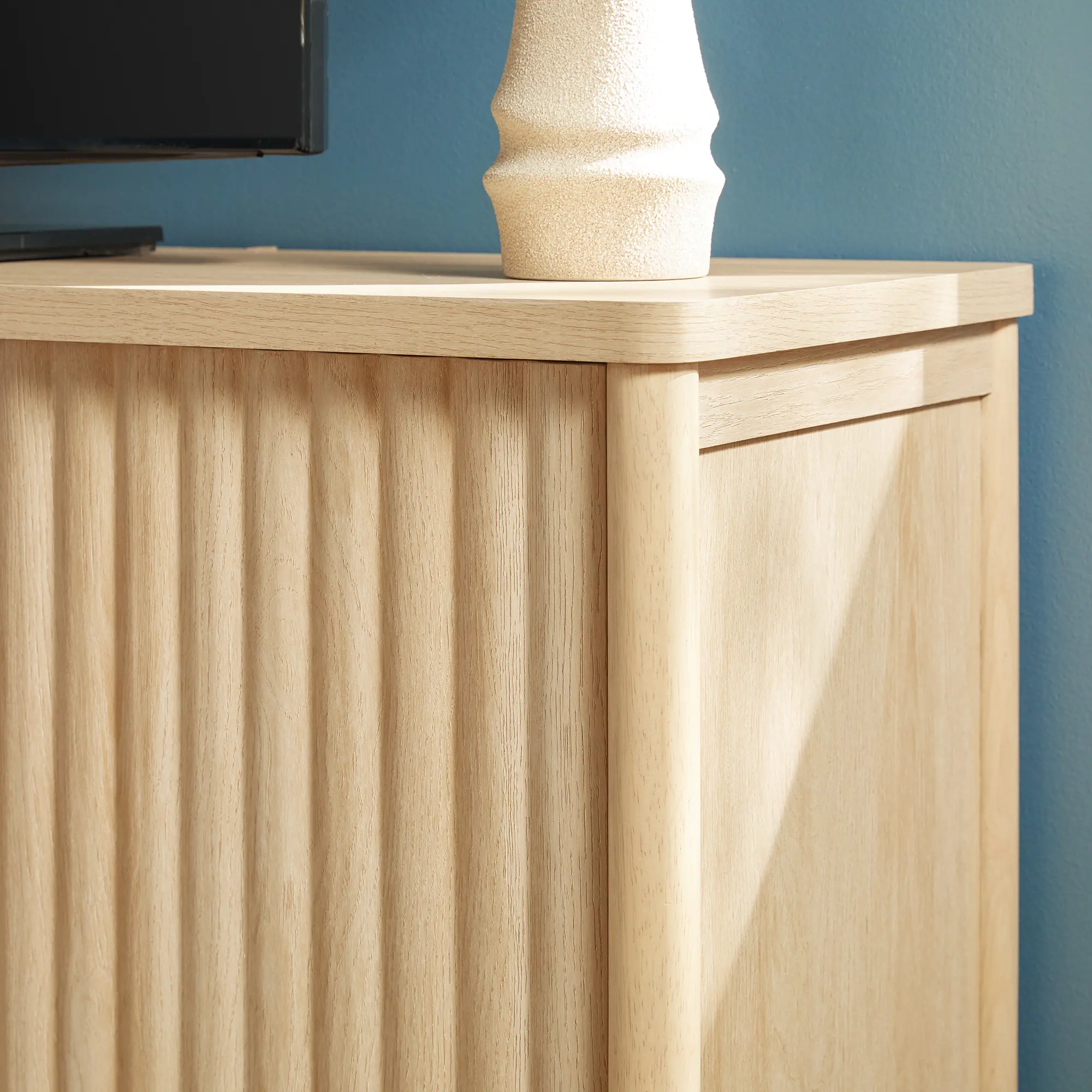 WEFLN21584CO1 Flynn Coastal Oak 58 Reeded TV Stand-7