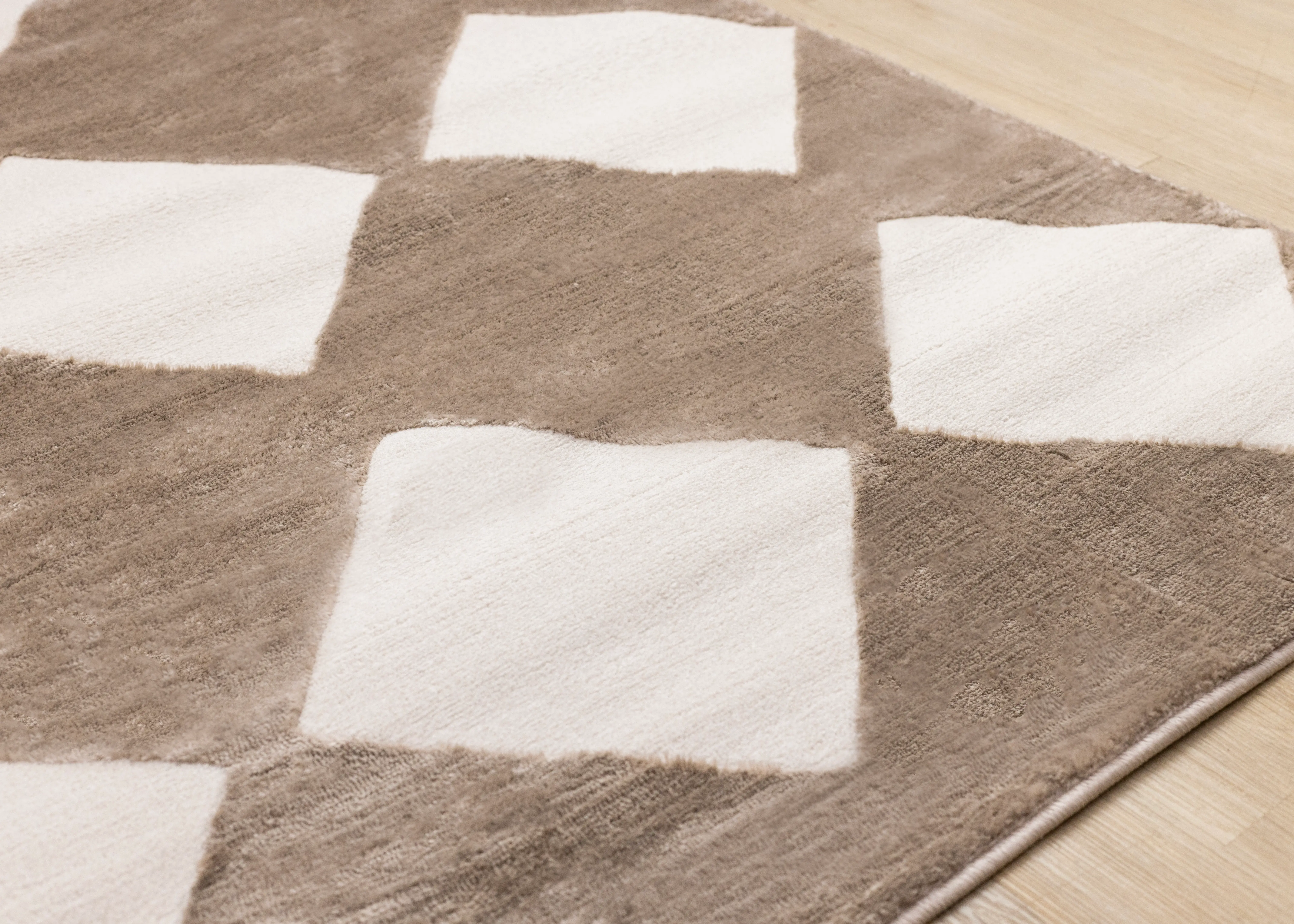 Leo Brown and Cream Diamond 5 x 8 Area Rug-4