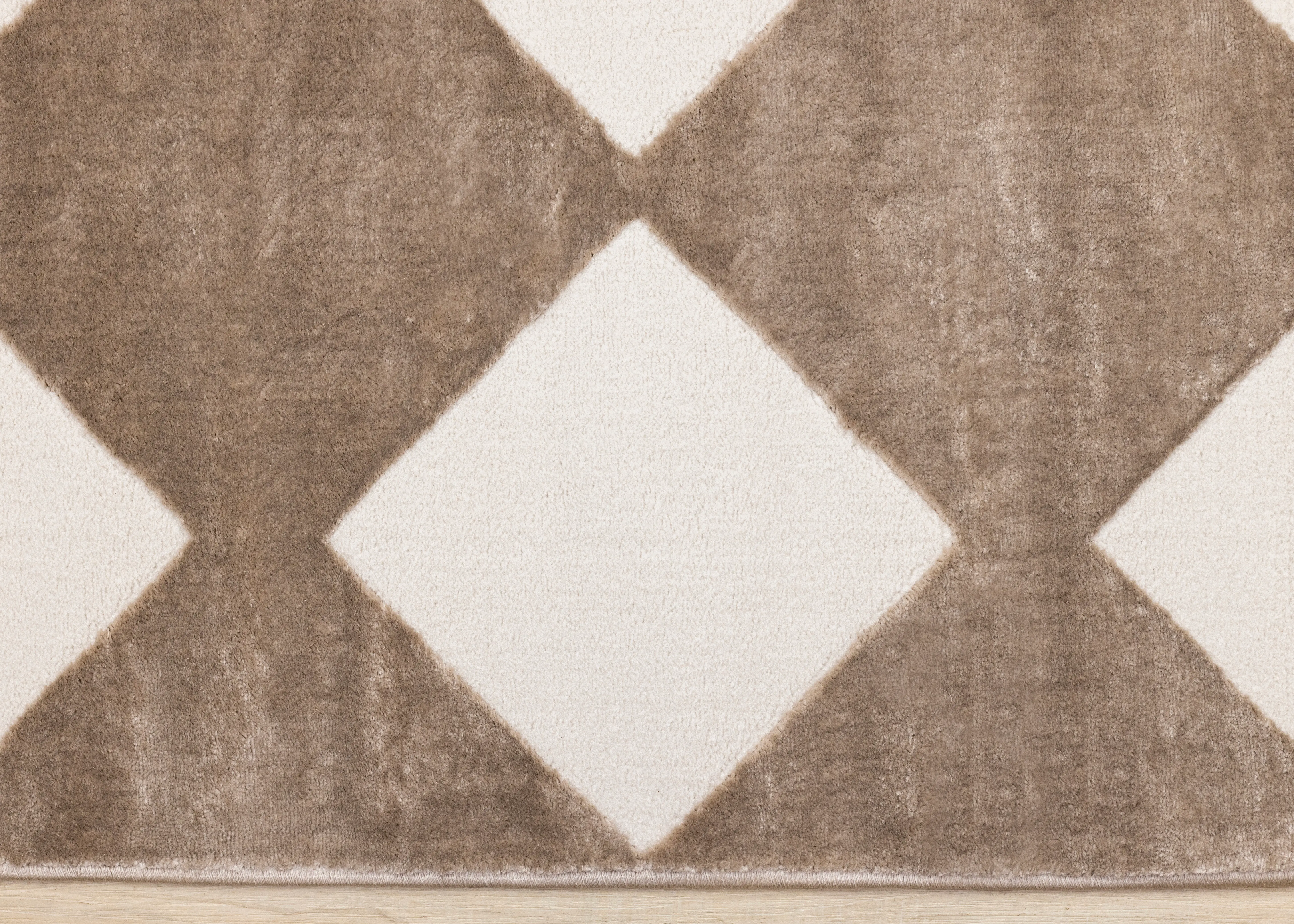 Leo Brown and Cream Diamond 5 x 8 Area Rug-5