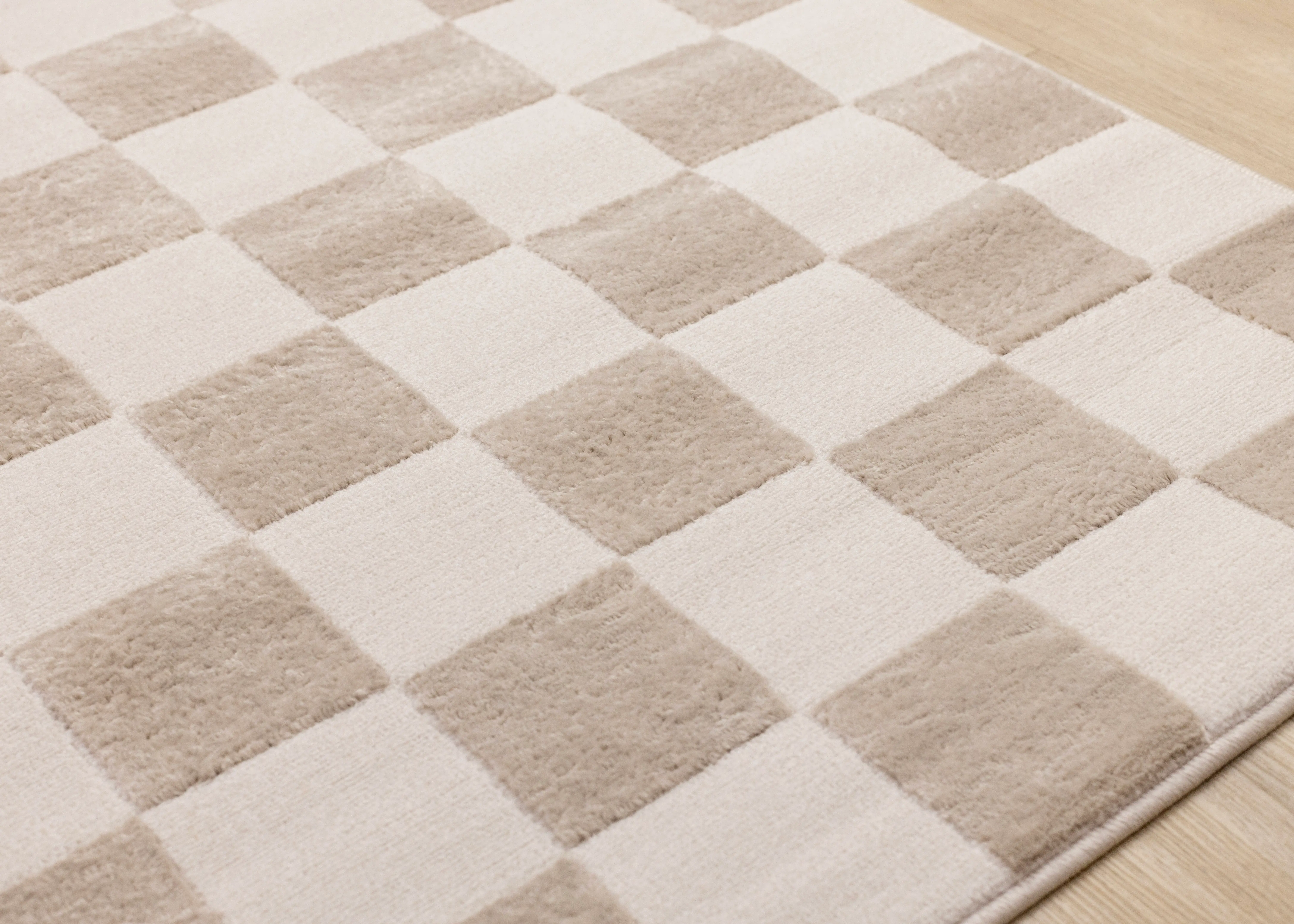 Leo Beige and Cream Checkered 5 x 8 Area Rug-4