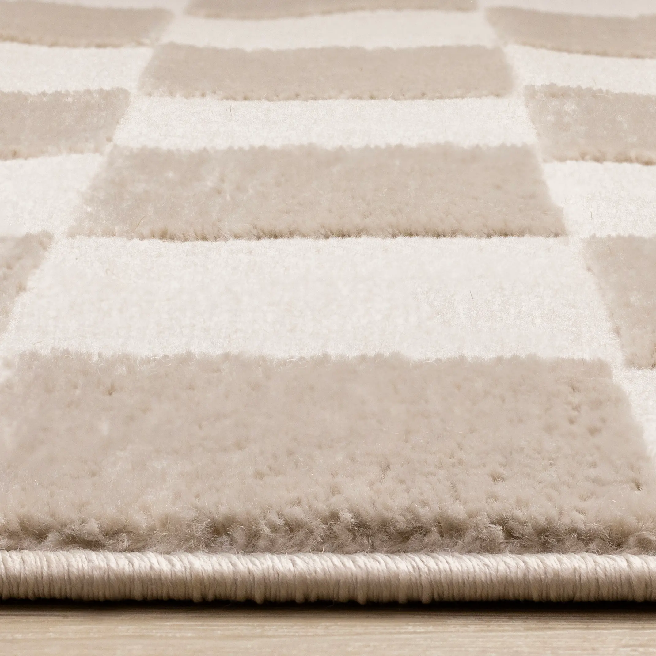 Leo Beige and Cream Checkered 5 x 8 Area Rug-6