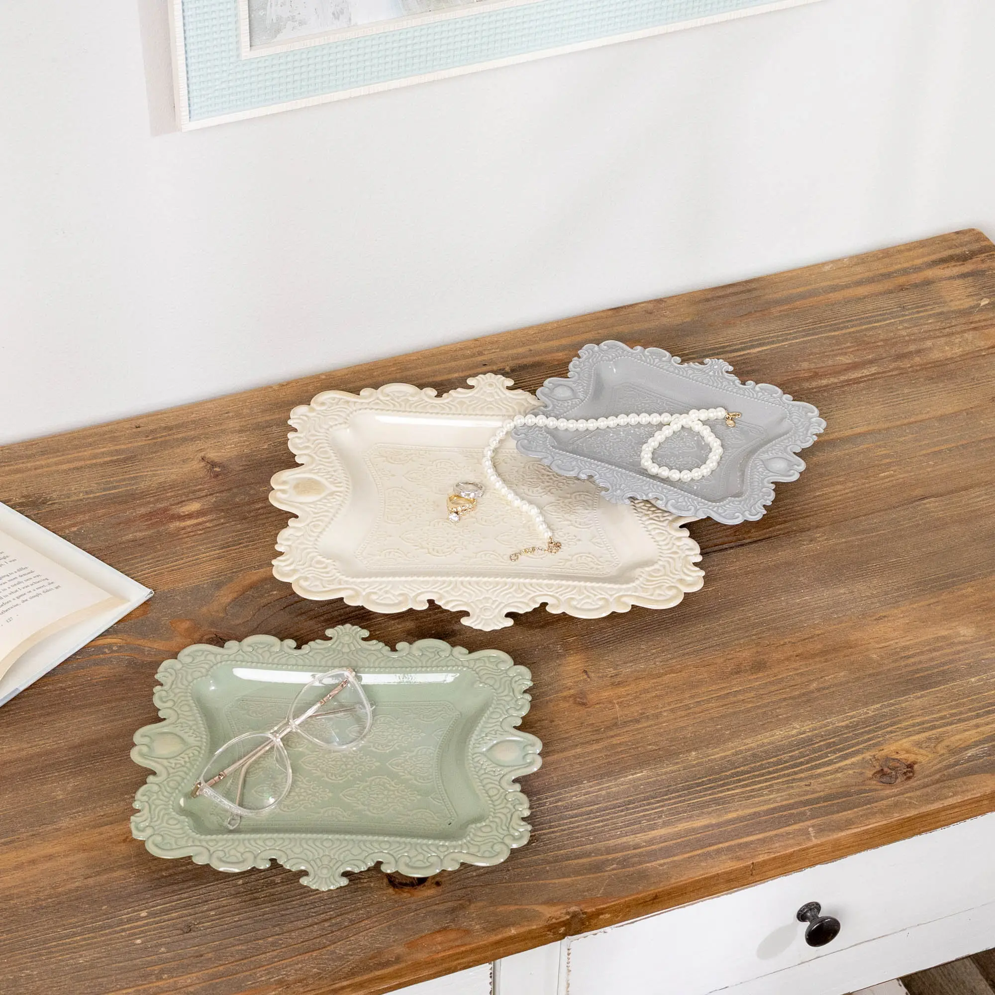 Small Scalloped Tray-2