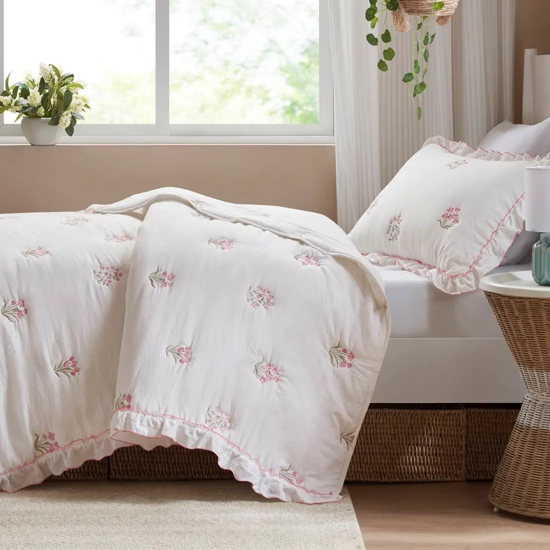 Pink Floral Queen and Full Embroidered Quilt Set-4