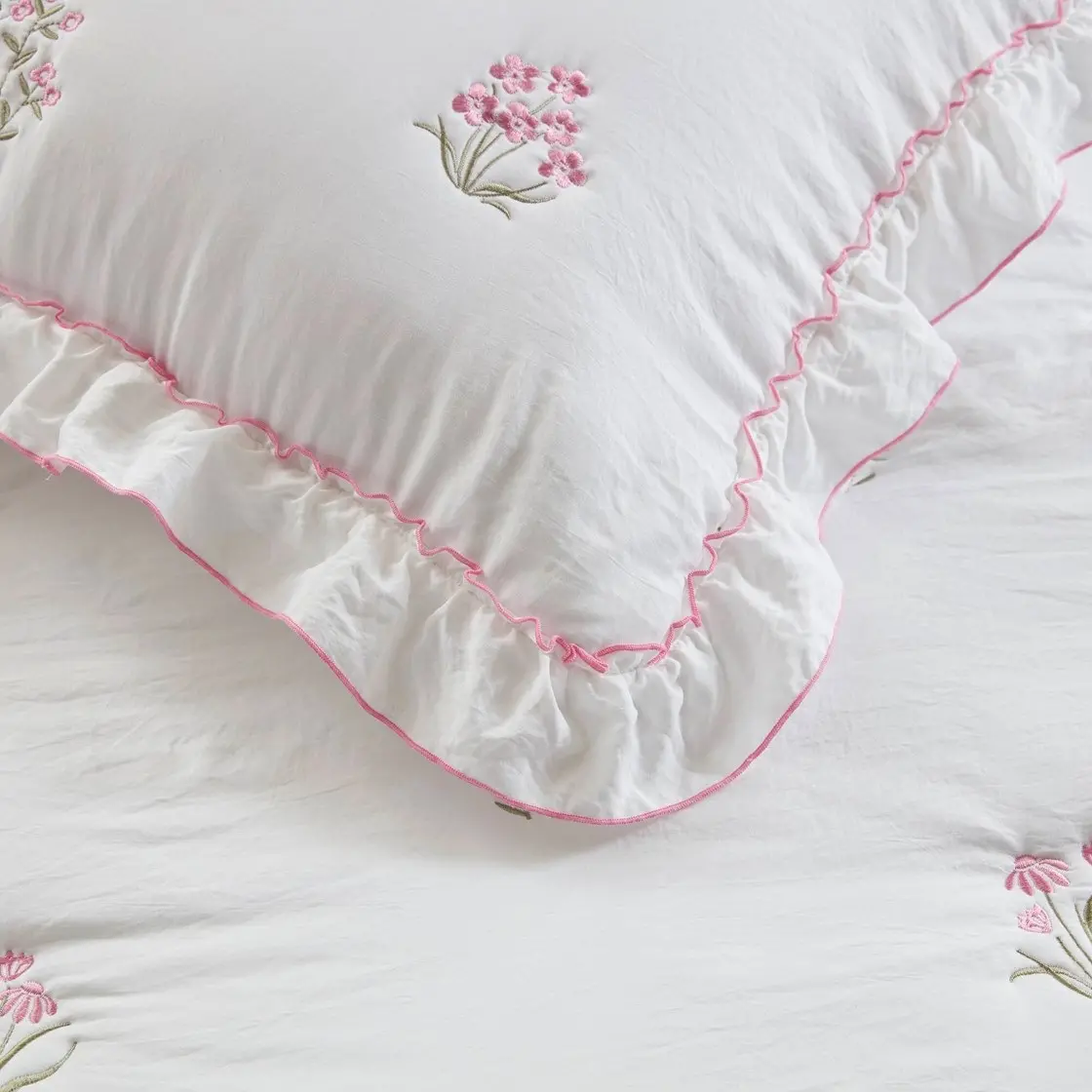 Pink Floral Queen and Full Embroidered Quilt Set-5