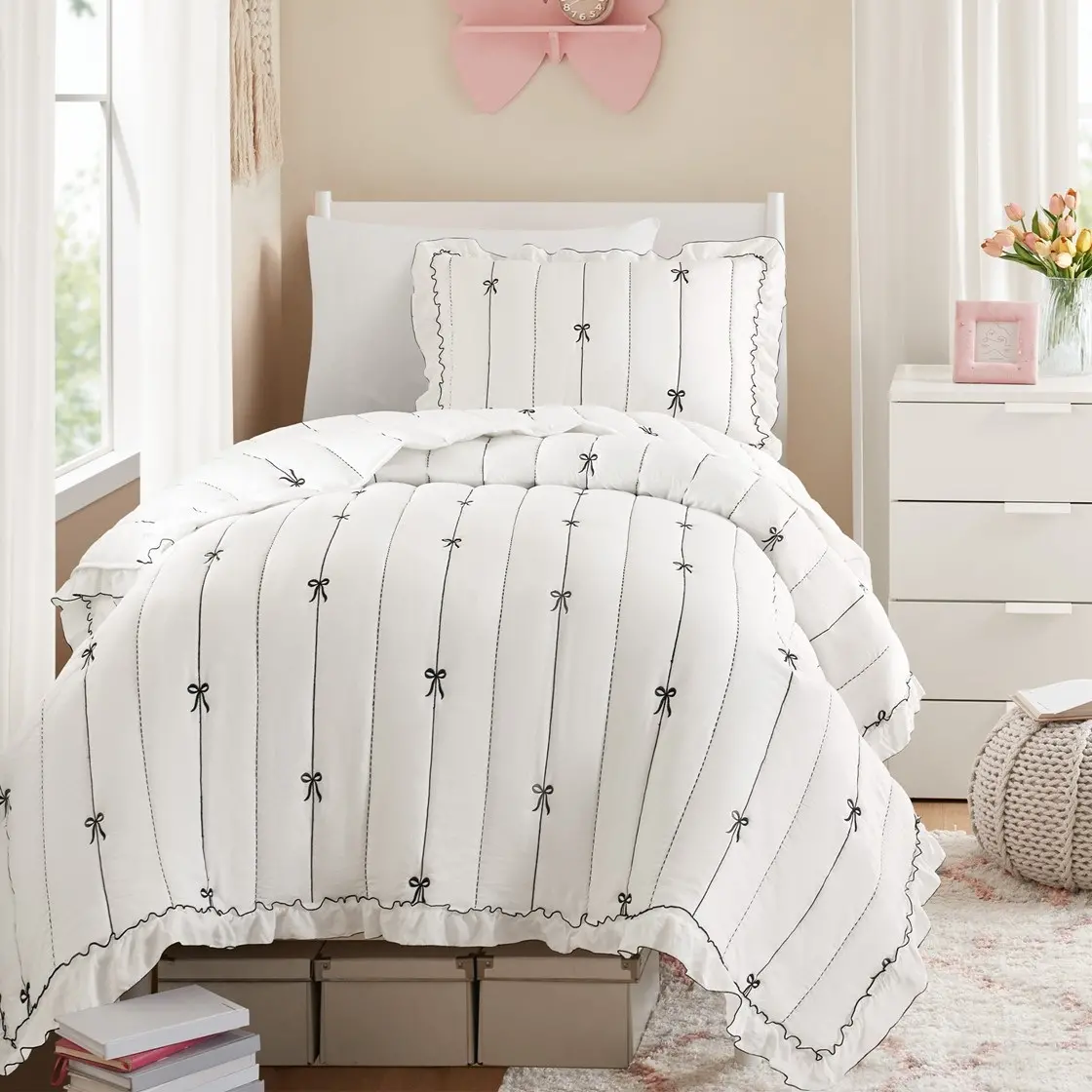 Bow Embroidered White Queen and Full Quilt Set-1