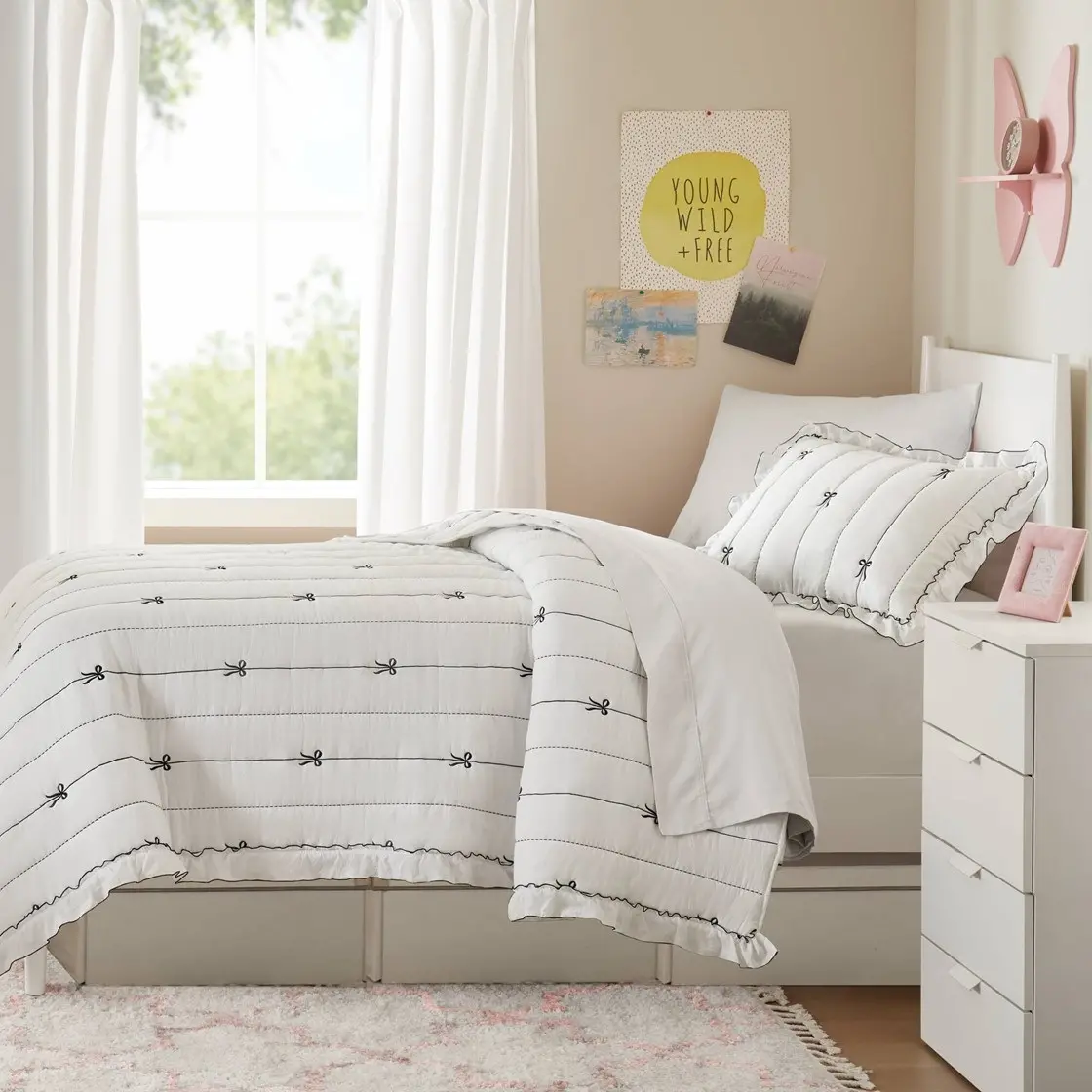 Bow Embroidered White Queen and Full Quilt Set-3