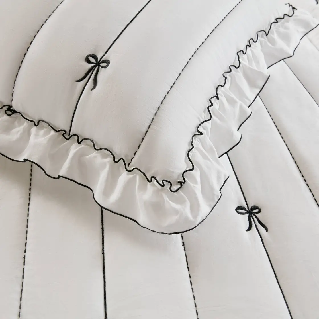 Bow Embroidered White Queen and Full Quilt Set-6