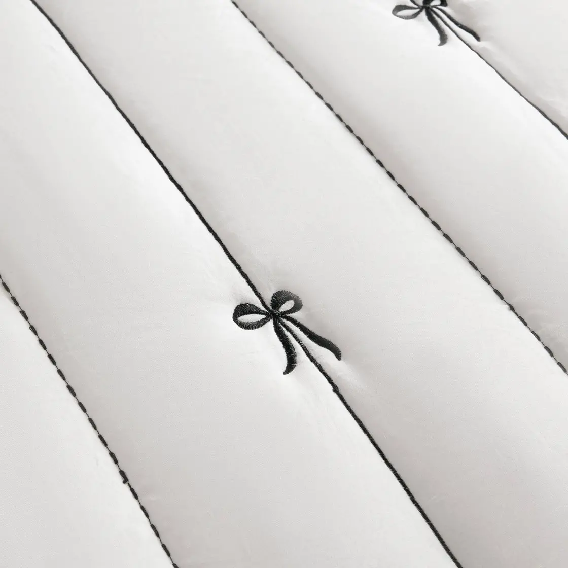 Bow Embroidered White Queen and Full Quilt Set-7