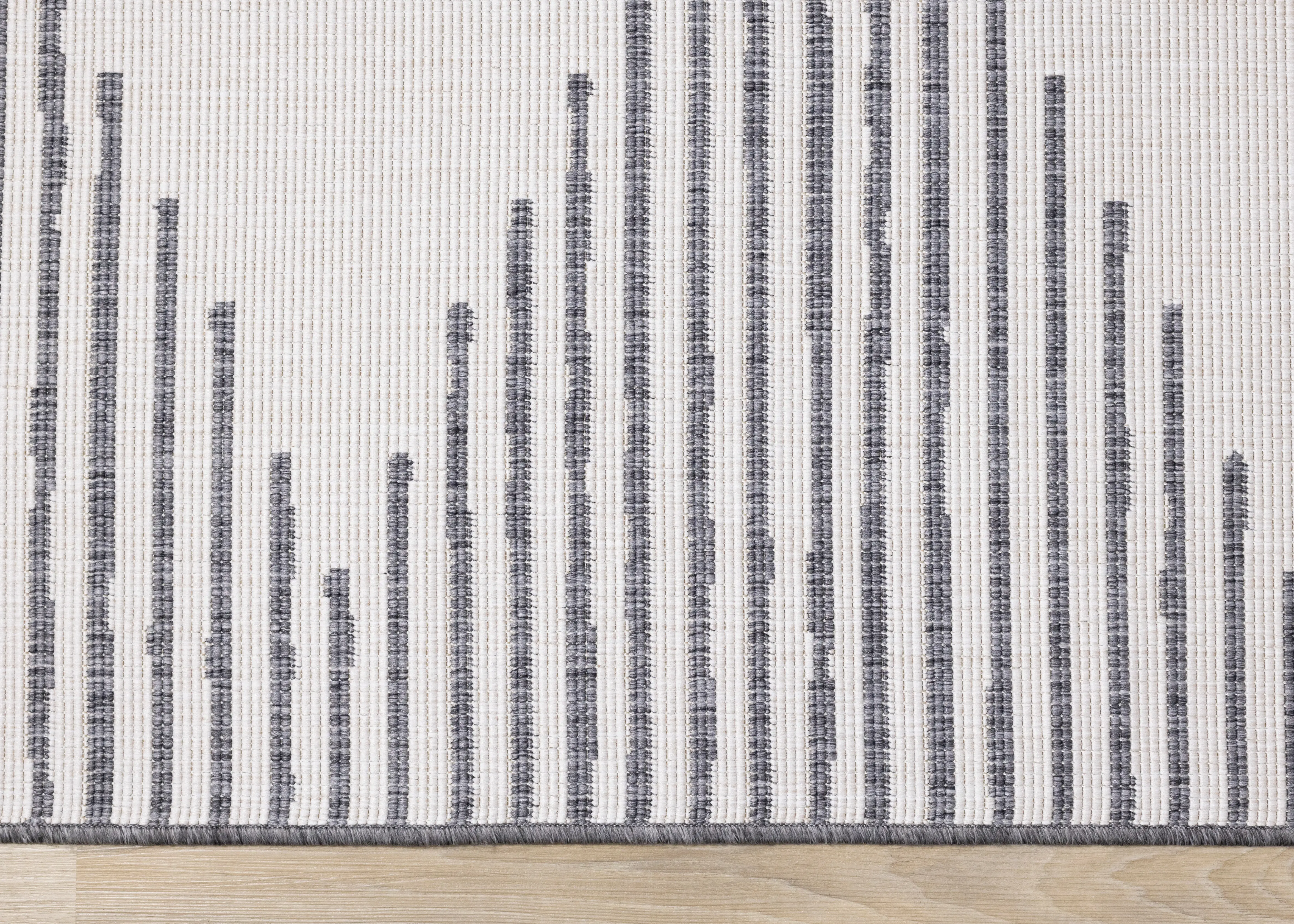 Bristol 6 x 9 Gray Triangles Reversible Indoor-Outdoor Area Rug-5