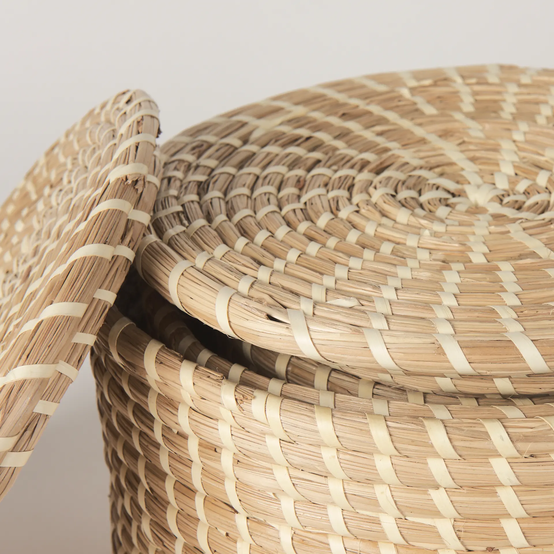 Kailini Nesting Seagrass & Palm Leaf Boxes with Lids, Set of 3-5