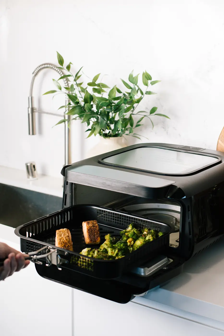 FRPO120B Frigidaire Indoor Countertop Pizza Oven - Black-12