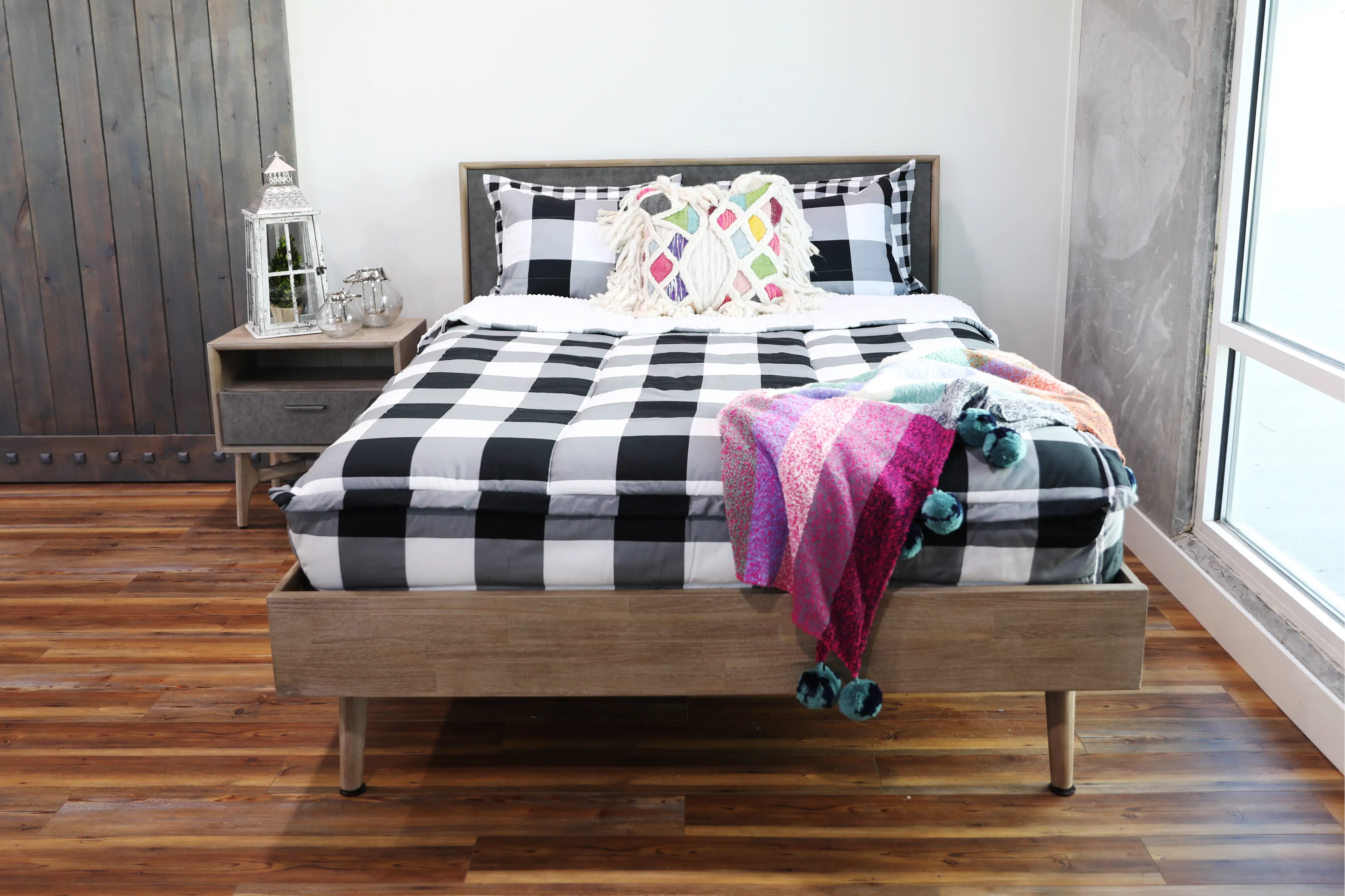 Beddy's Full Black and White Checked Out Bedding Collection-11