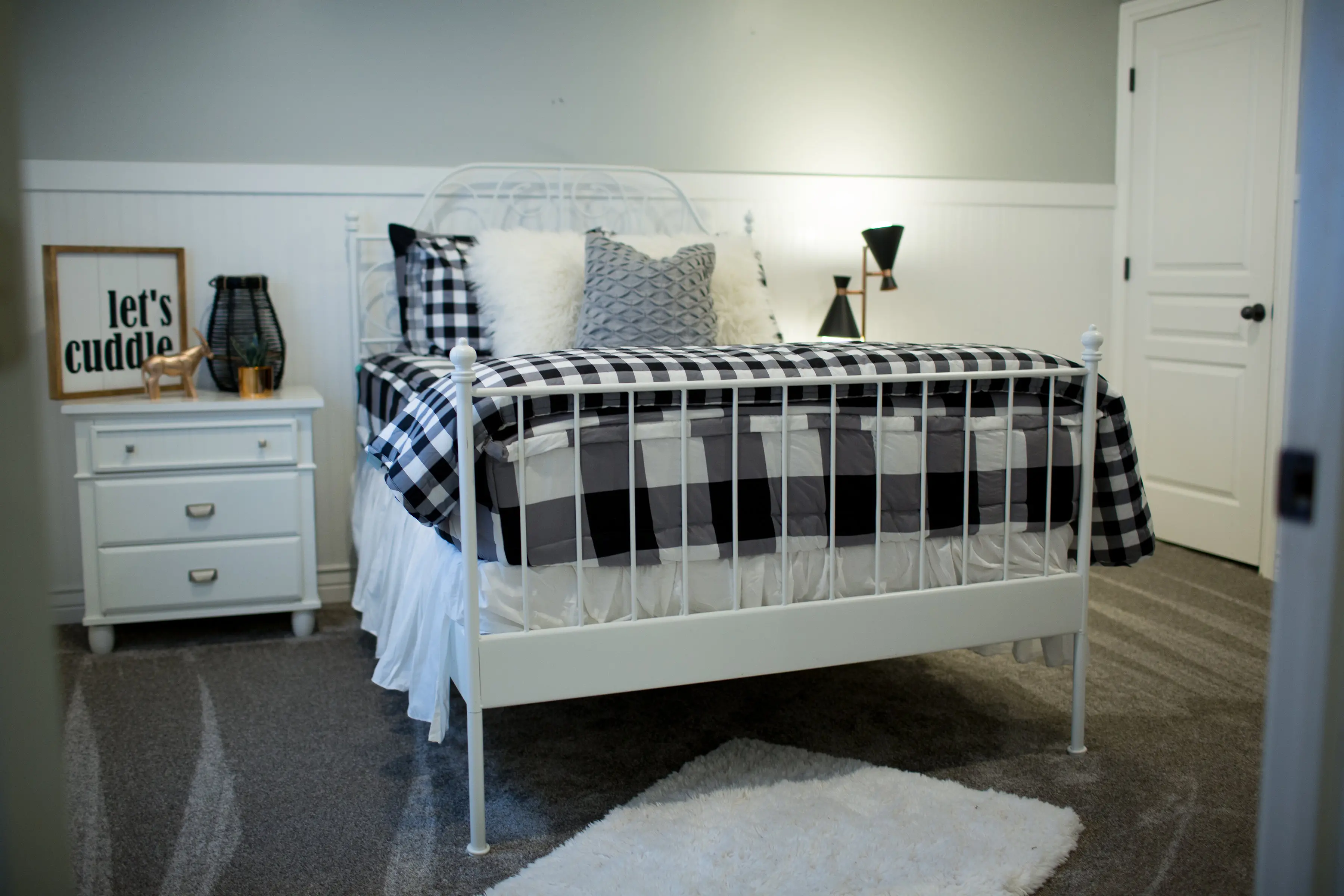 Beddy's Full Black and White Checked Out Bedding Collection-5