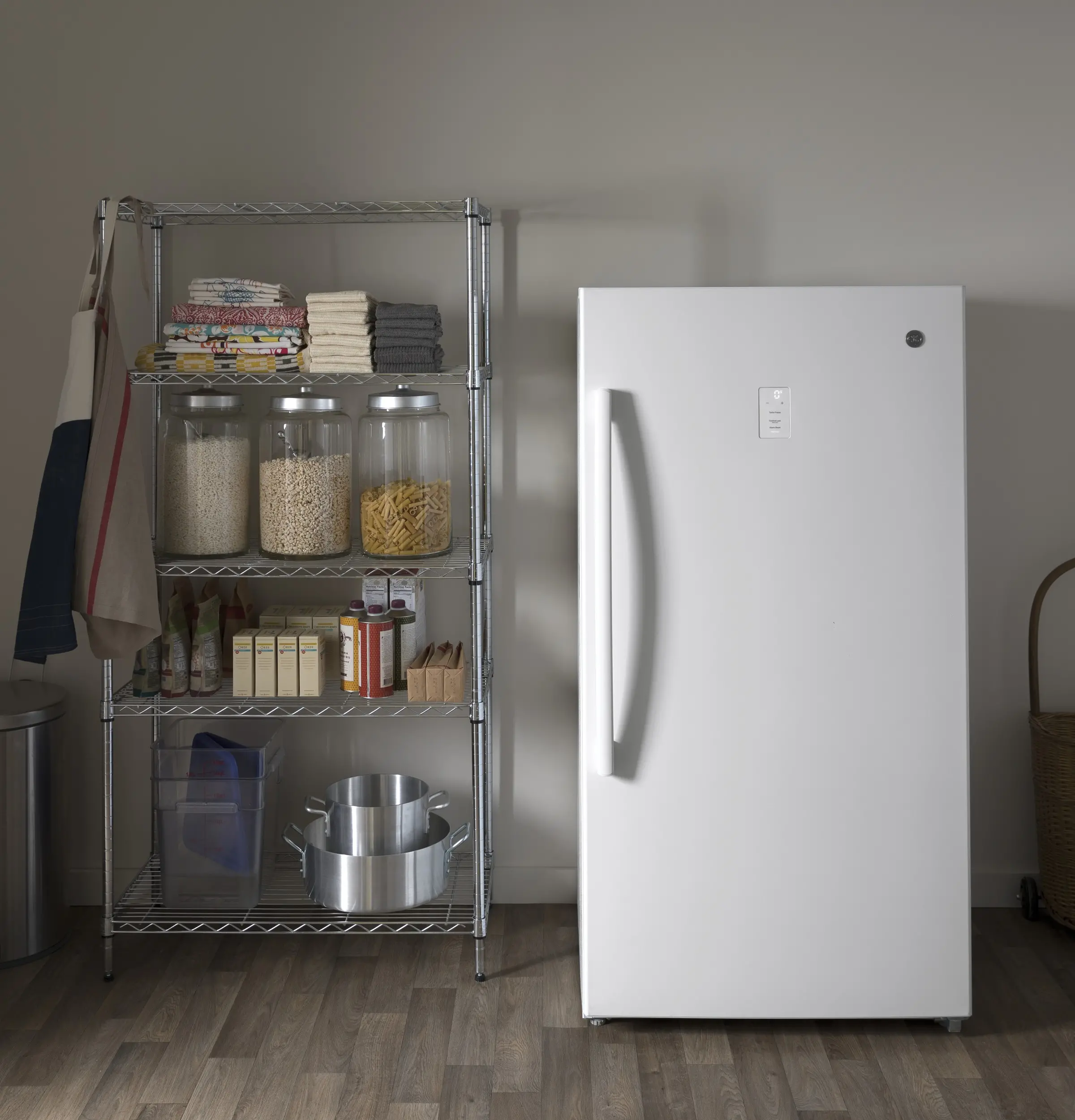 FUF17DLRWW GE 17.3 cu ft Upright Freezer - White-2