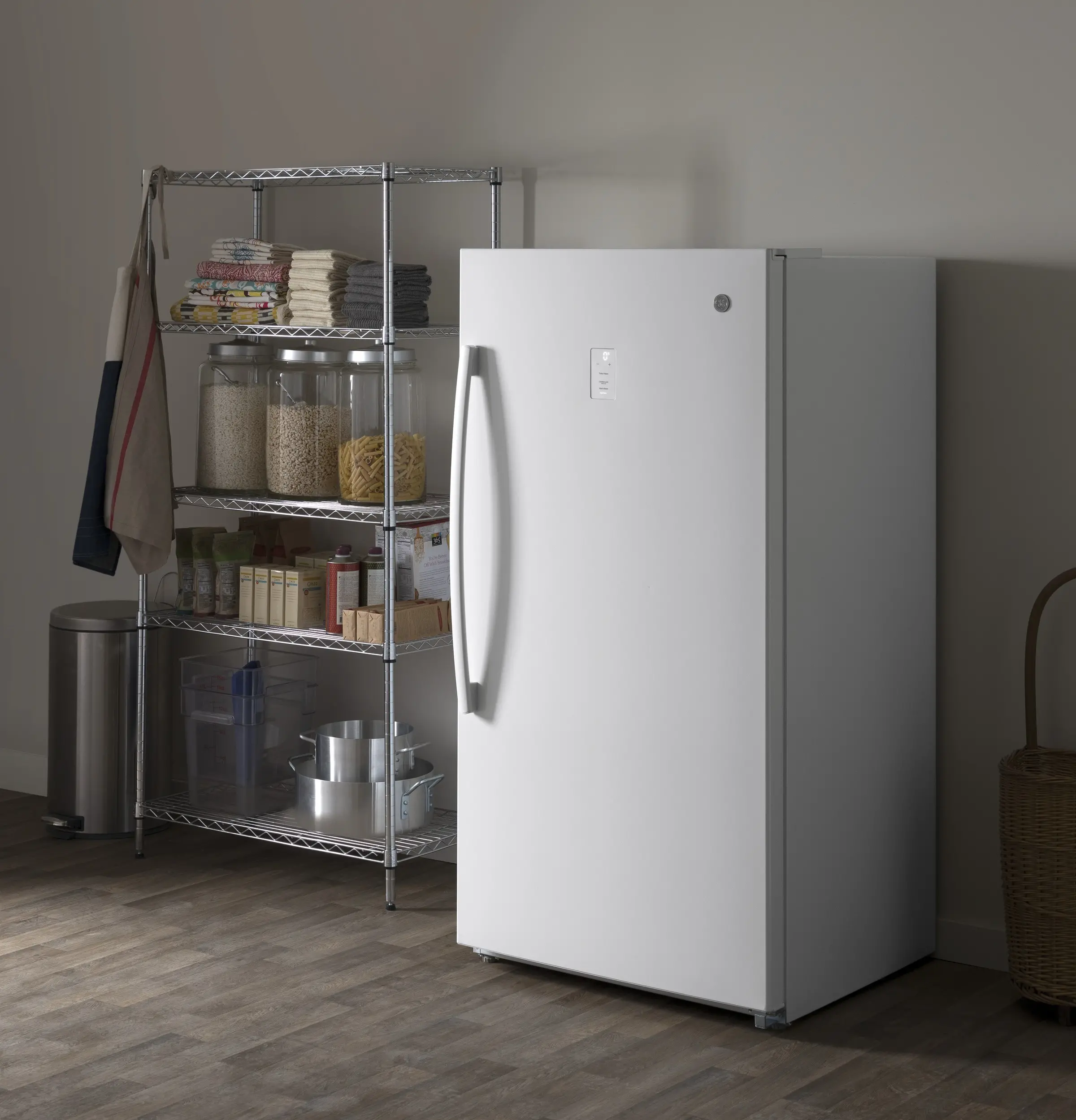 FUF17DLRWW GE 17.3 cu ft Upright Freezer - White-7