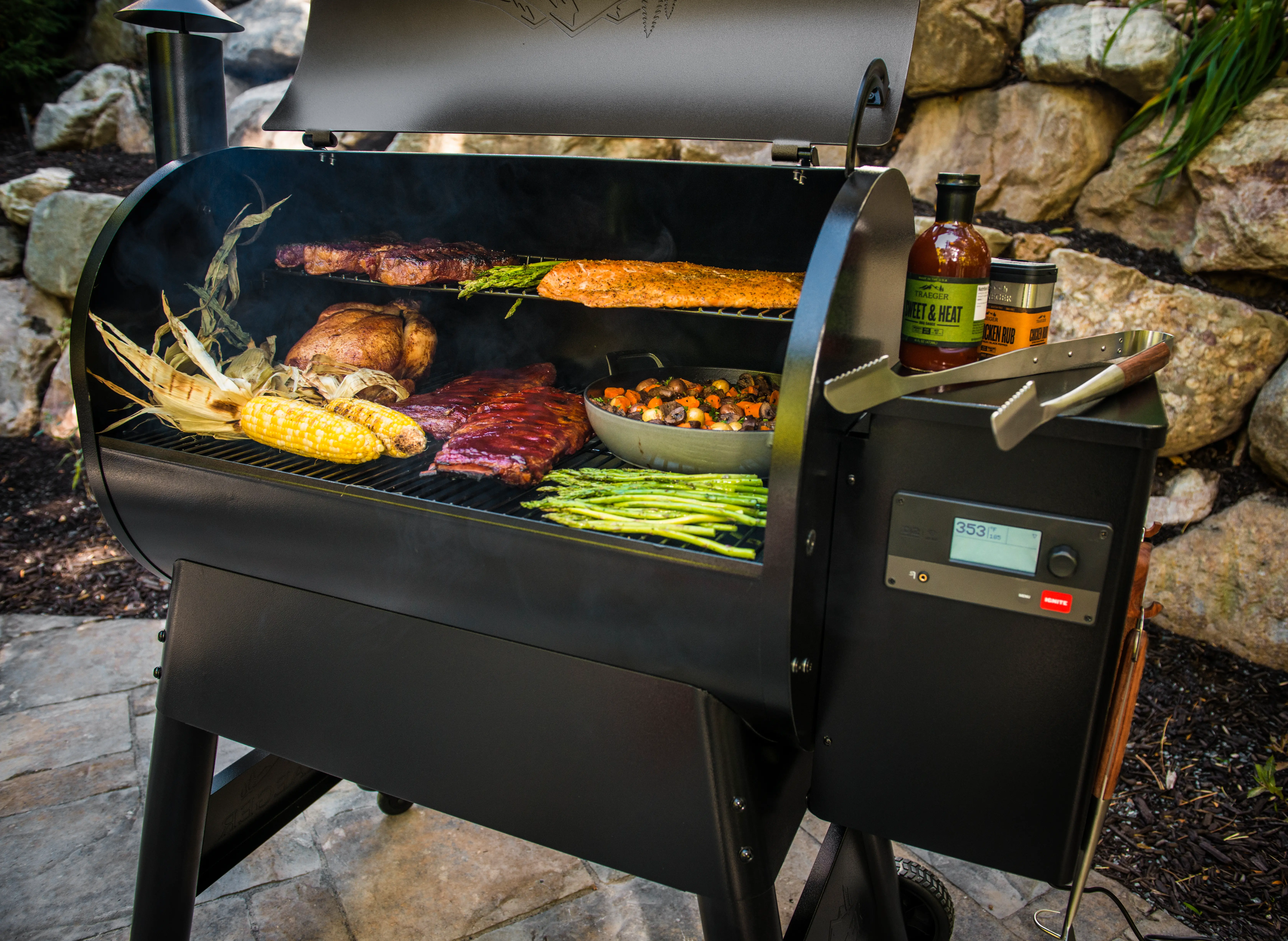TFB78GLE,780-BLACK Traeger Pro 780 Pellet Grill-2