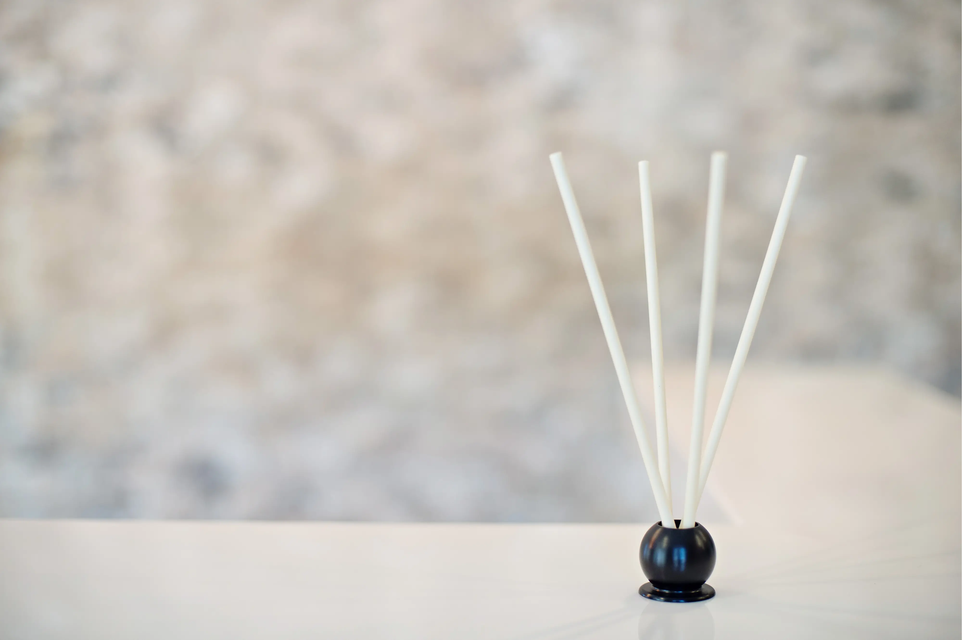 White Tea and Thyme 25 Piece Pre-Scented Sticks with Vase-2