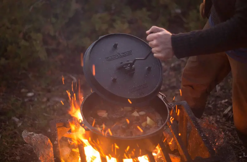 DO14 Camp Chef 12 Quart Deluxe 14 Inch Dutch Oven- Cast Iron-2