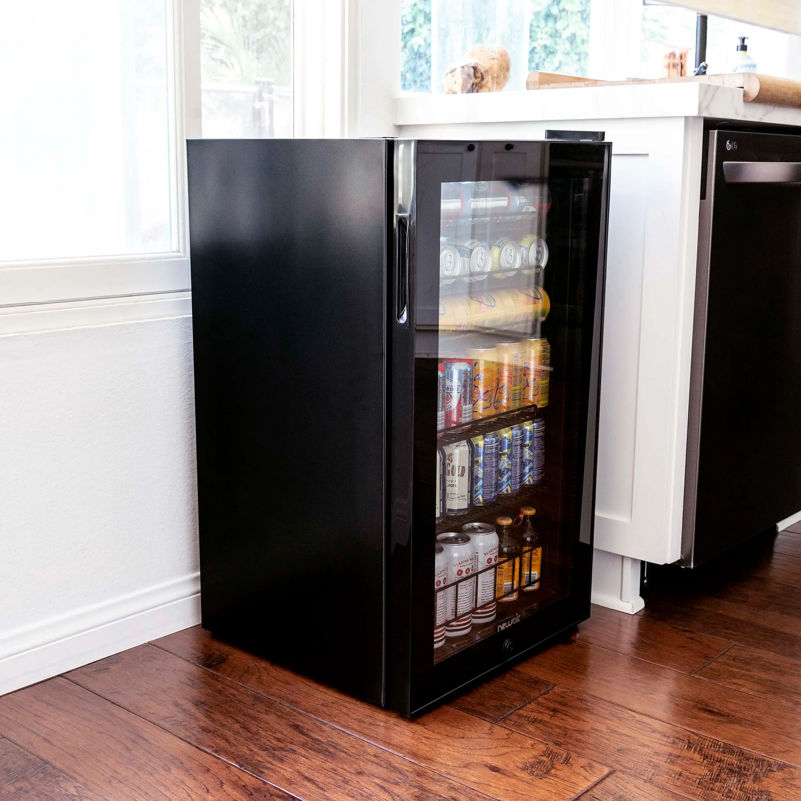 AB-1200B NewAir 126 Can Beverage Cooler - Black-8