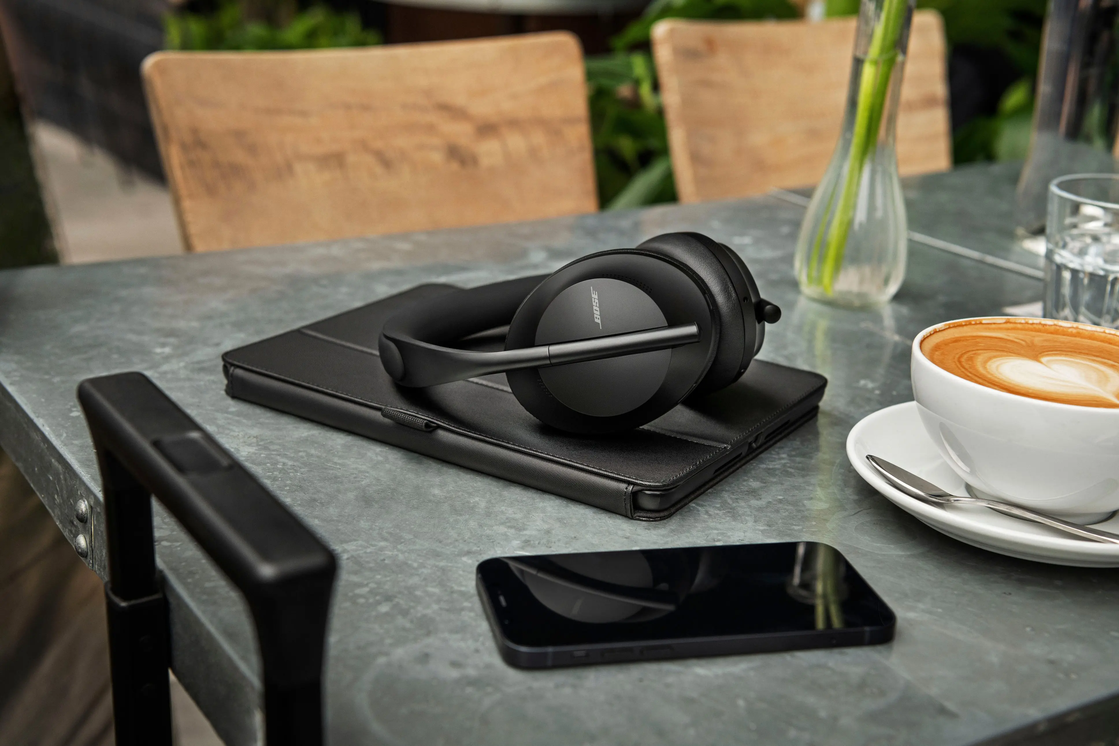 NOISECNCLNG-700-BLK Bose - Headphones 700 Wireless Noise Cancelling Over-the-Ear Headphones-10