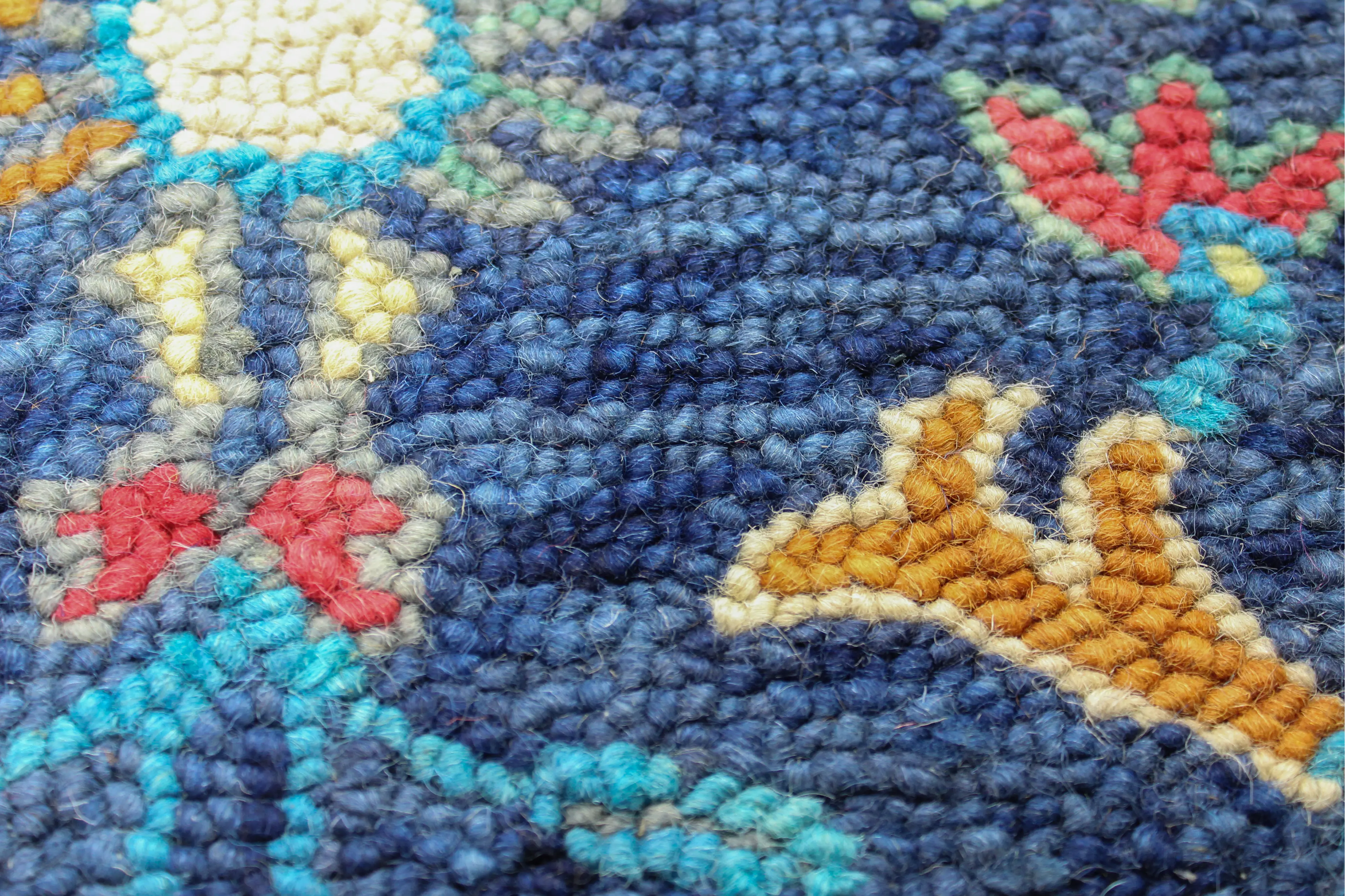 R131-NV-76X96-AL110 Valencia 8 x 10 Transitional Danbury Navy Blue Rug-5