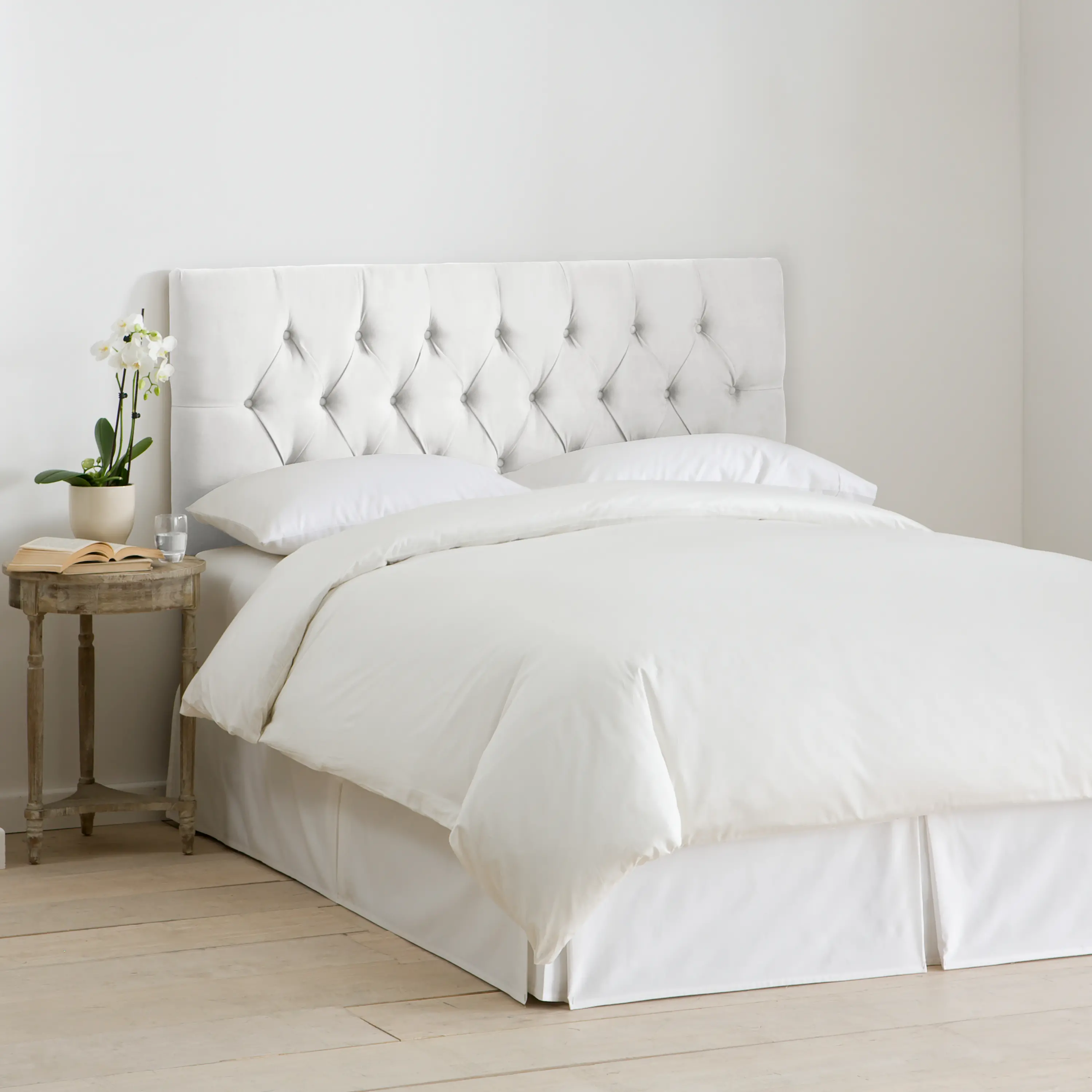 542QVLVWHT Julia Velvet White Tufted Queen Upholstered Headboard - Skyline Furniture-2