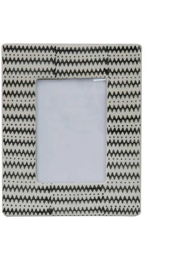 AH0226/STONEFRAME Cream and Black Patterned Stoneware Picture Frame-2