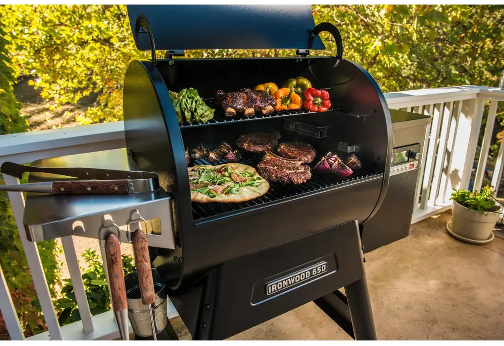 TFB65BLF,IRON_650 Traeger Ironwood Series 650 Pellet Grill-2