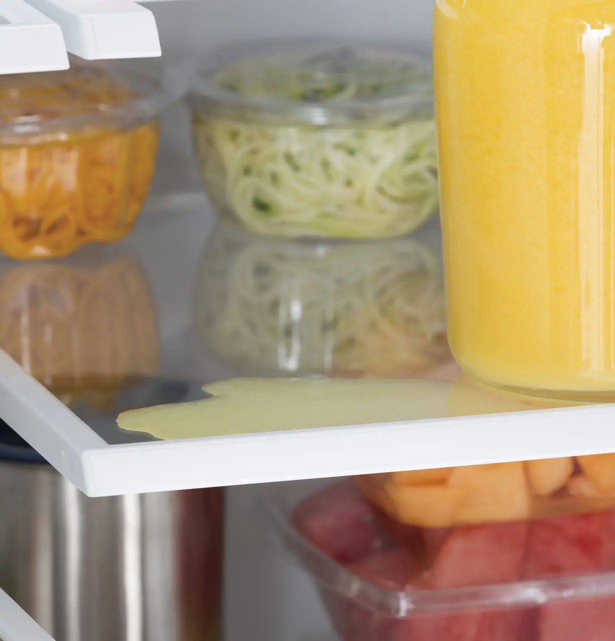 GFE26JGMWW GE 25.6 cu ft French Door Refrigerator - White-8