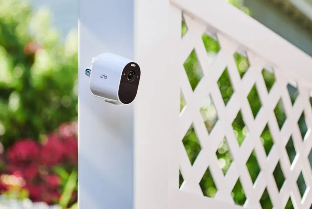 VMC2030100NAS Arlo Essential Spotlight Security Camera-2