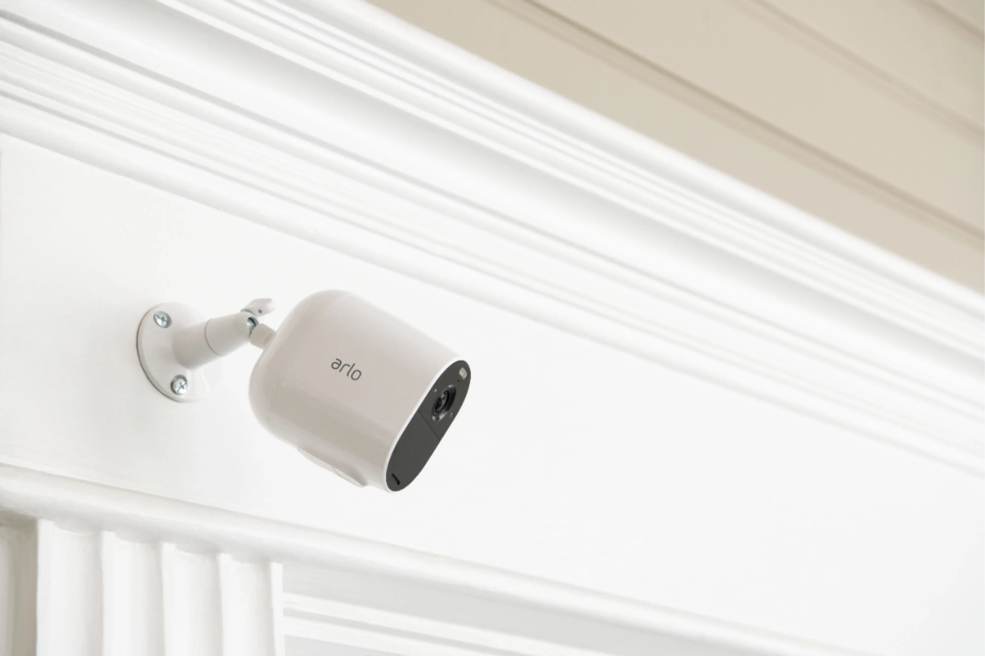 VMC2030100NAS Arlo Essential Spotlight Security Camera-3