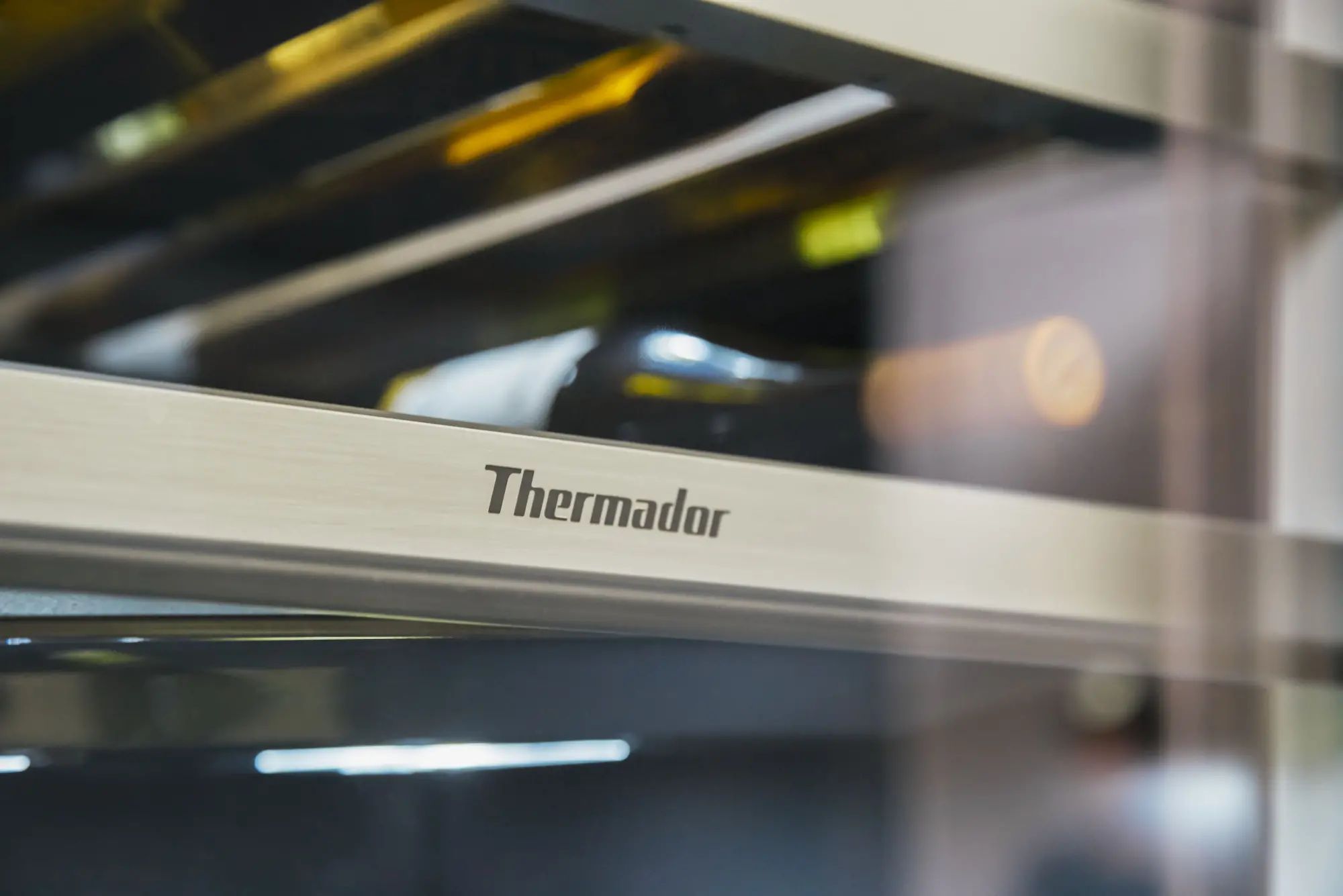 T18IW905SP Thermador Built In Wine Cooler - 18 Inch-4