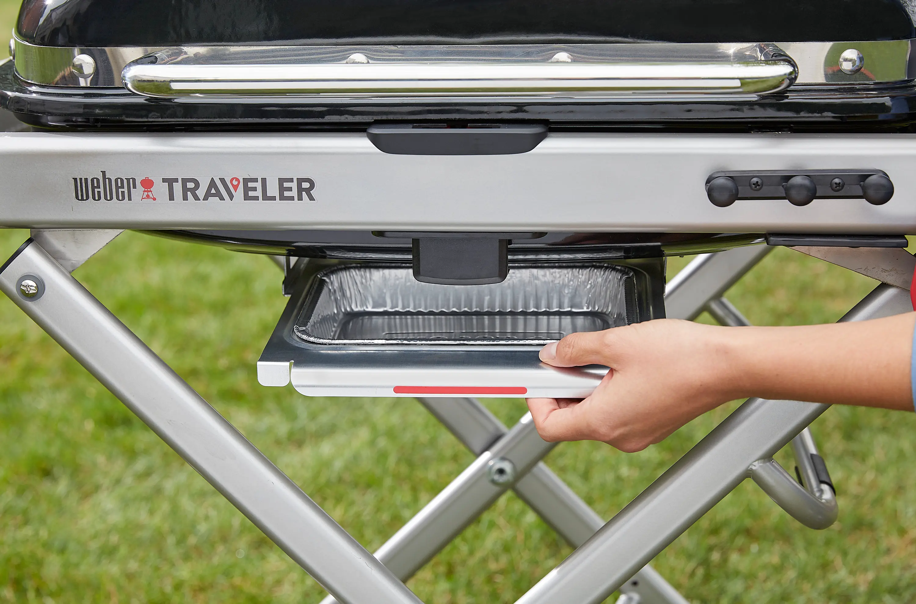 9010001,TRAVELER,BLK Weber Traveler Portable Liquid Propane Grill-6