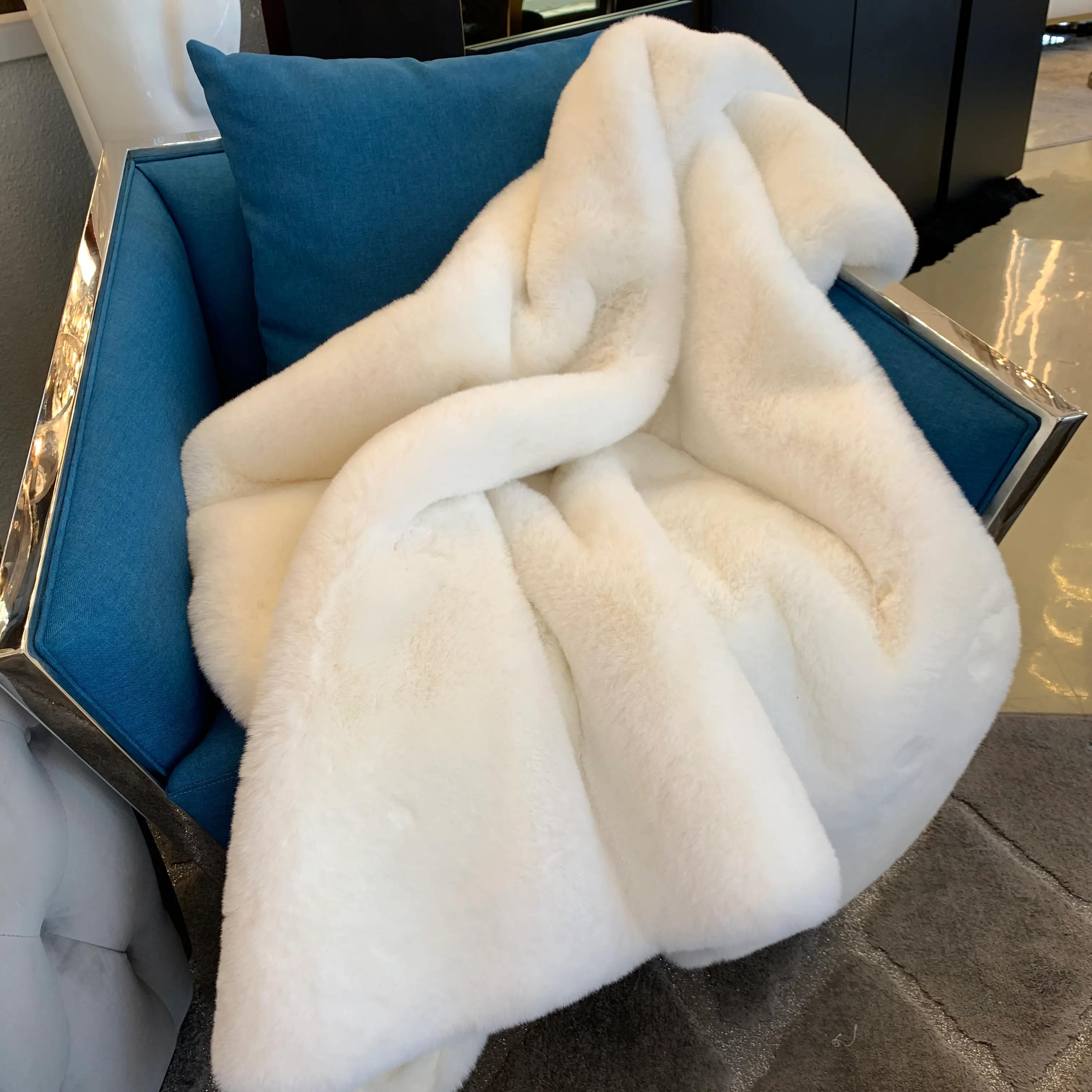 Chinchilla Off White Faux Fur Throw Blanket-1