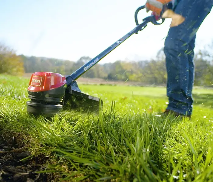 51831 Toro 60-Volt Max Lithium-Ion 15  & 13  Brushless String Trimmer-2