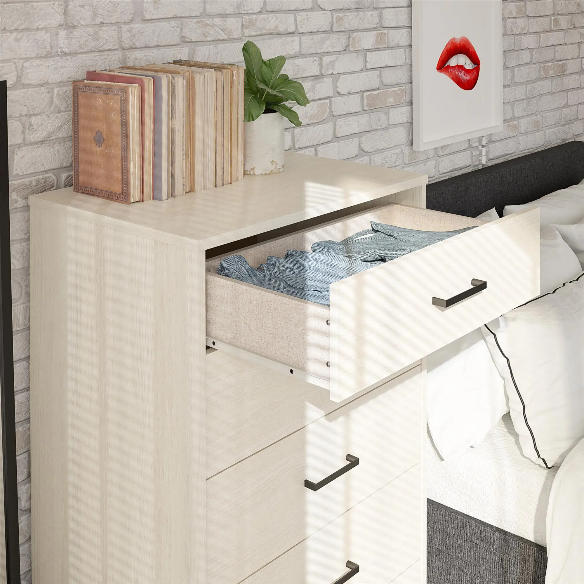 Kelly Transitional Ivory Oak 5-Drawer Dresser-3