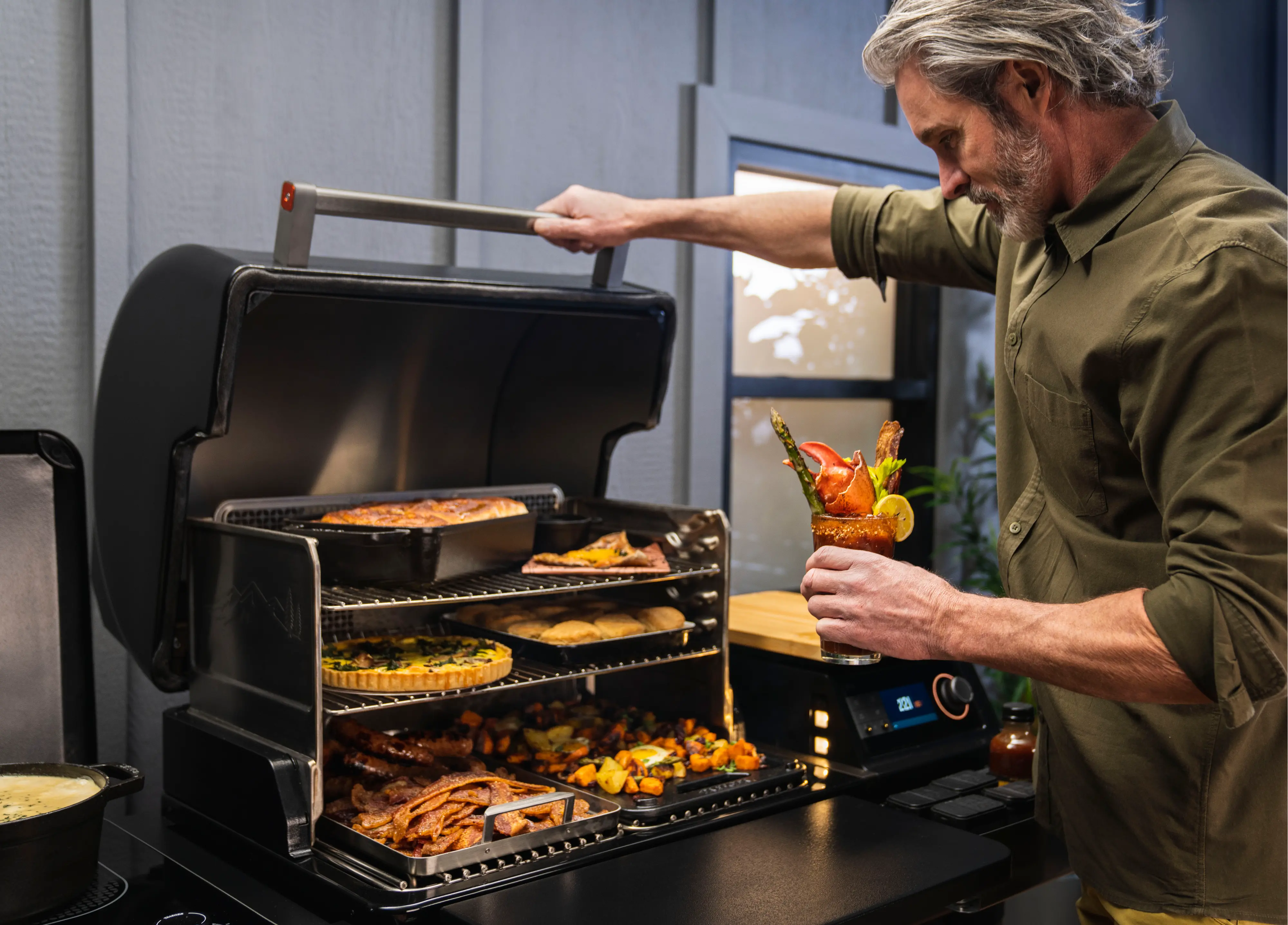 TBB86RLG,TIMBER_L Traeger Timberline WiFi Pellet Grill-12