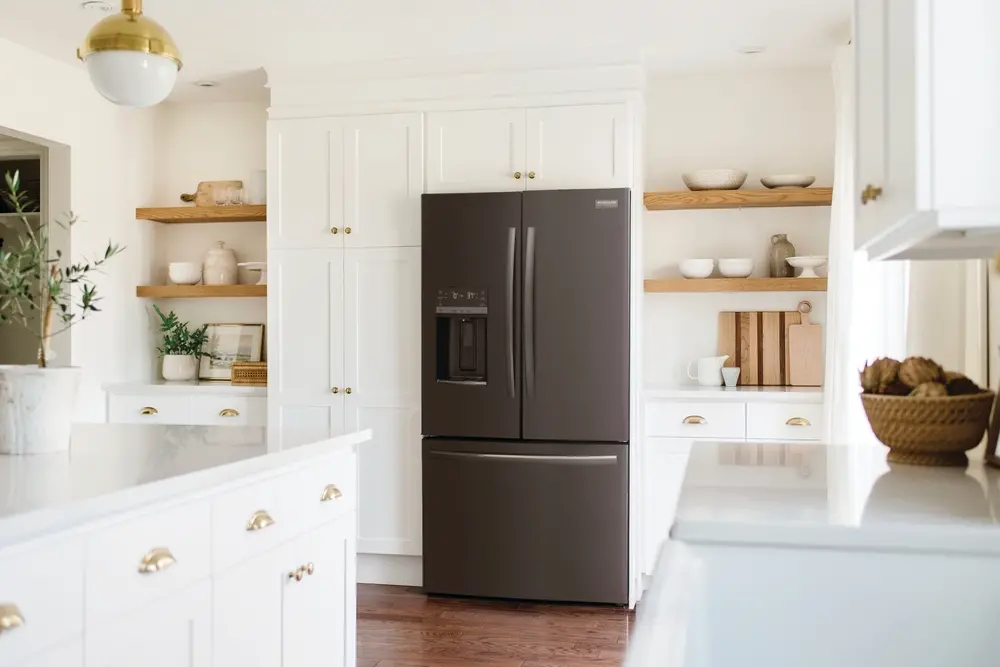 GRFC2353AD Frigidaire 22.6 cu ft French Door Refrigerator - Counter Depth Black Stainless Steel-12