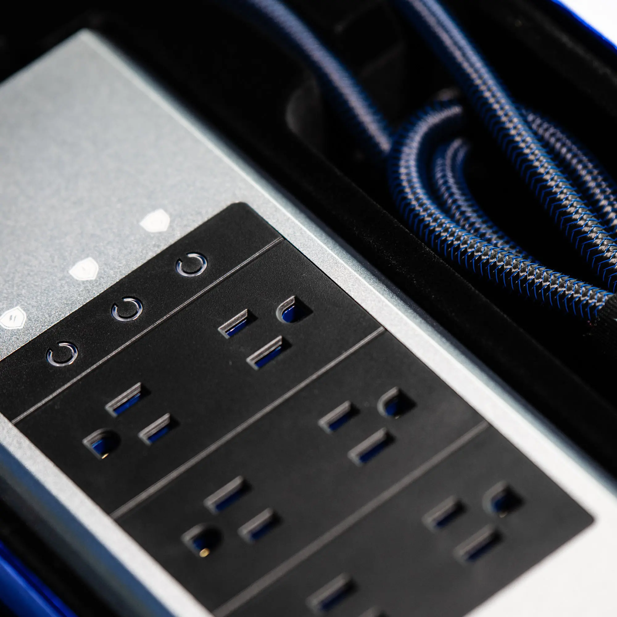 Austere V Series Power 6-Outlet Surge Protector with Omniport USB-4